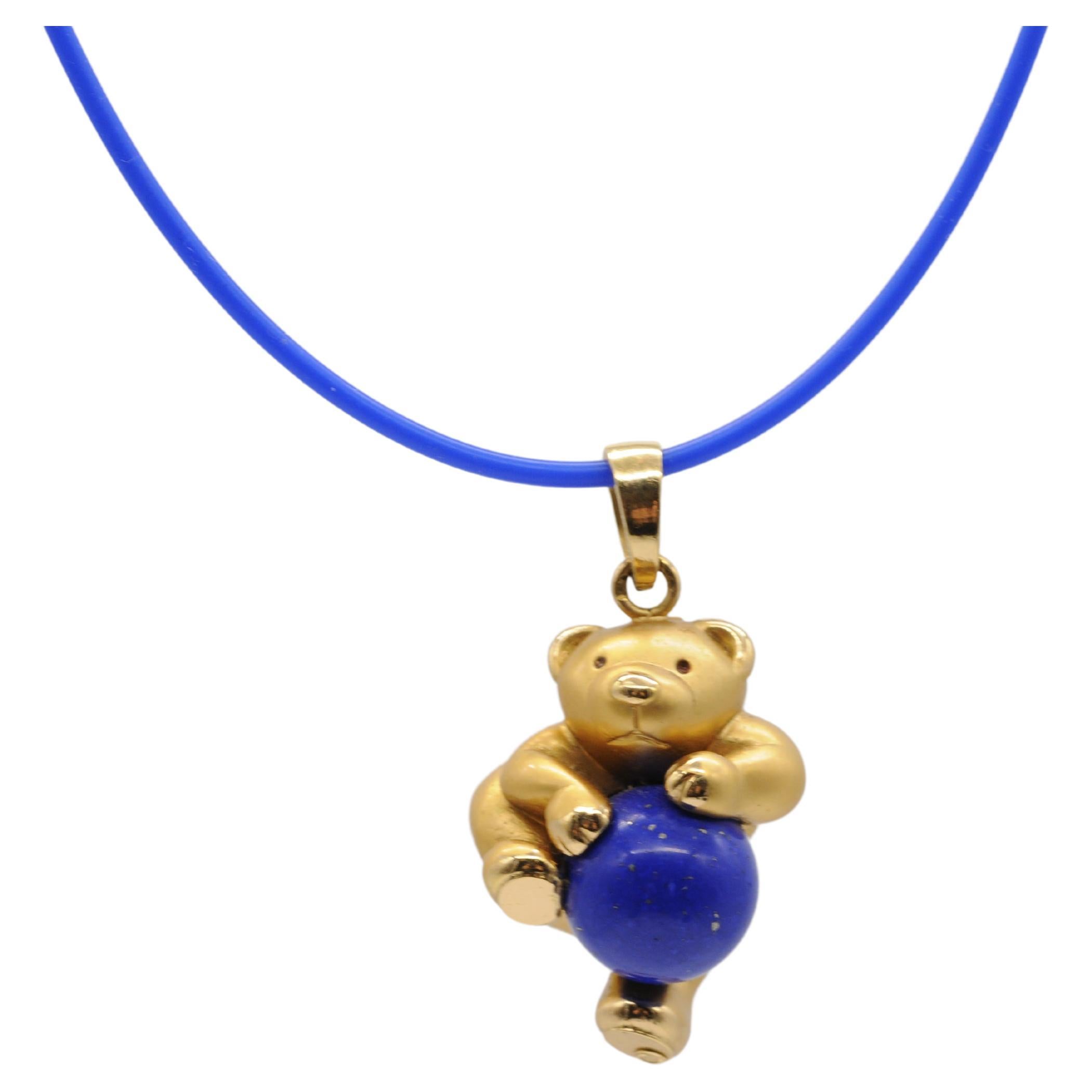 Beautiful 18k yellow gold bear pendant with  lapis lazuli For Sale 8