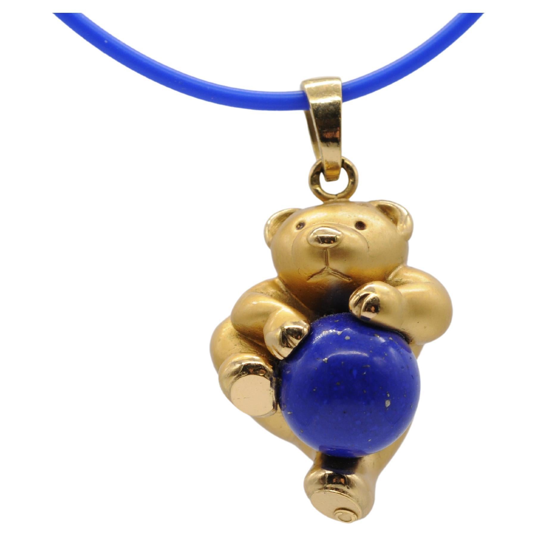 Aesthetic Movement Beautiful 18k yellow gold bear pendant with  lapis lazuli For Sale