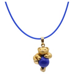 Beautiful 18k yellow gold bear pendant with  lapis lazuli