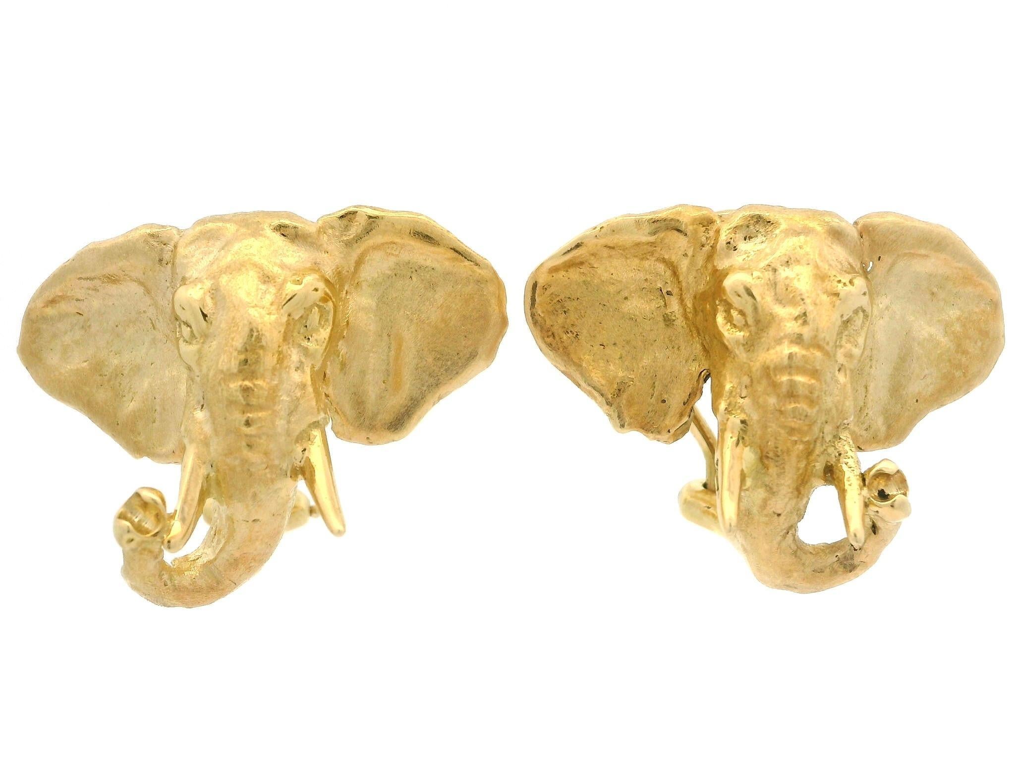 Beautiful 18k Yellow Gold Detailed Textured Elephant Head Clip On Earrings In Excellent Condition For Sale In Montclair, NJ