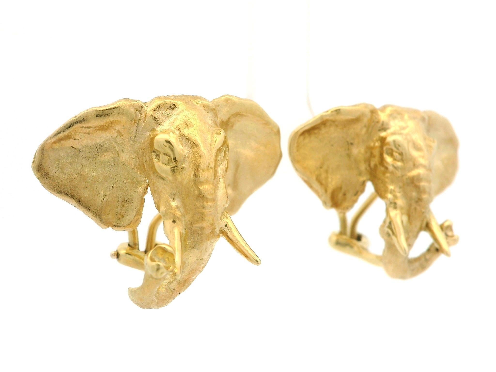 Women's Beautiful 18k Yellow Gold Detailed Textured Elephant Head Clip On Earrings For Sale