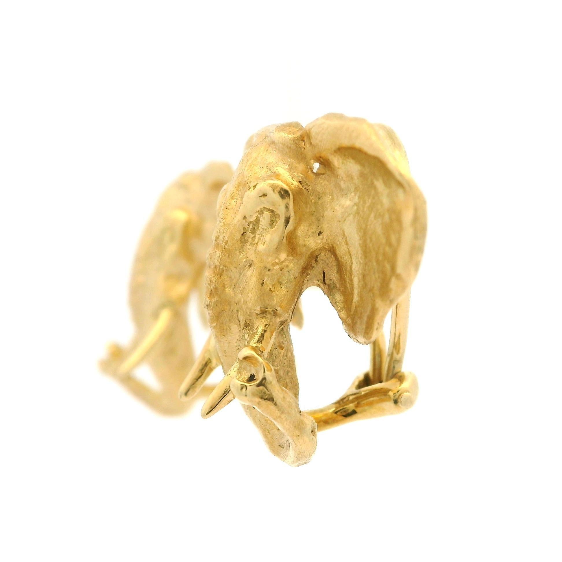 Beautiful 18k Yellow Gold Detailed Textured Elephant Head Clip On Earrings For Sale 2