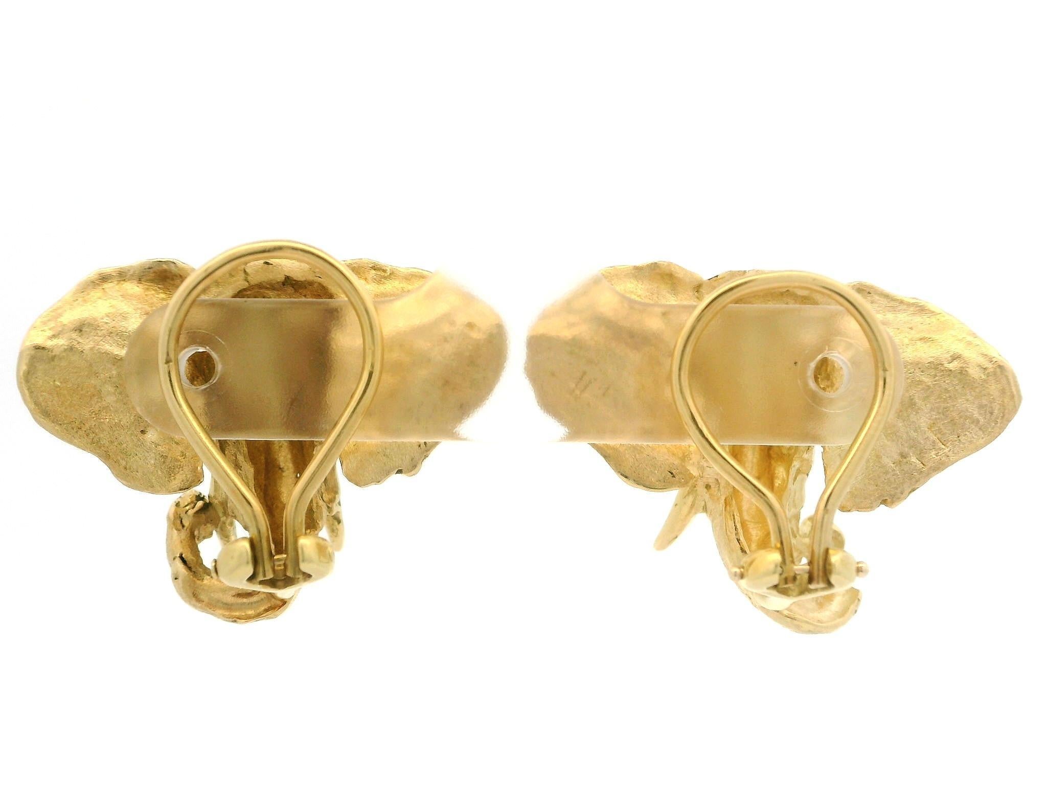 Beautiful 18k Yellow Gold Detailed Textured Elephant Head Clip On Earrings For Sale 3