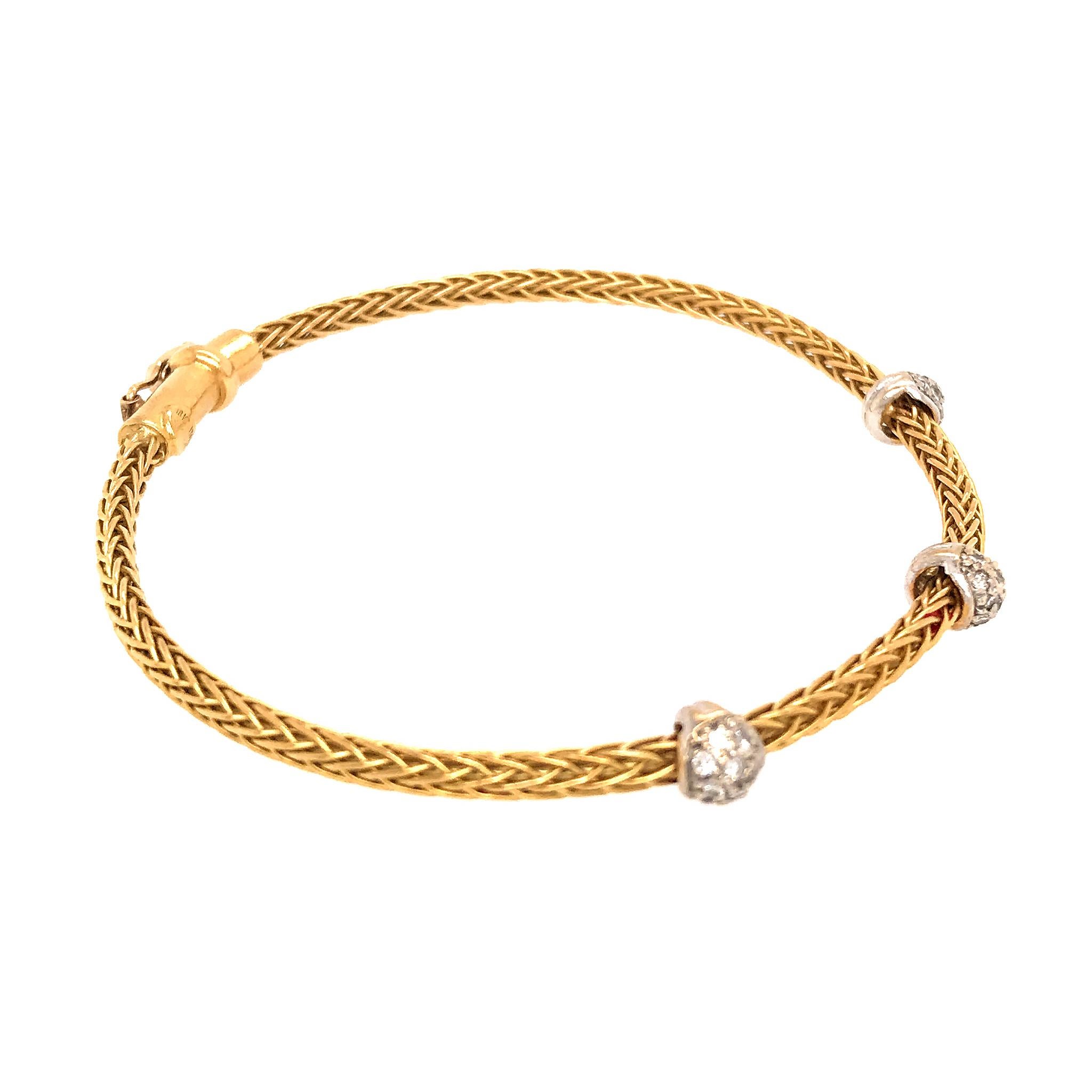 Beautiful 18 Karat Yellow Gold Diamond Cable Bracelet In Excellent Condition In New York, NY