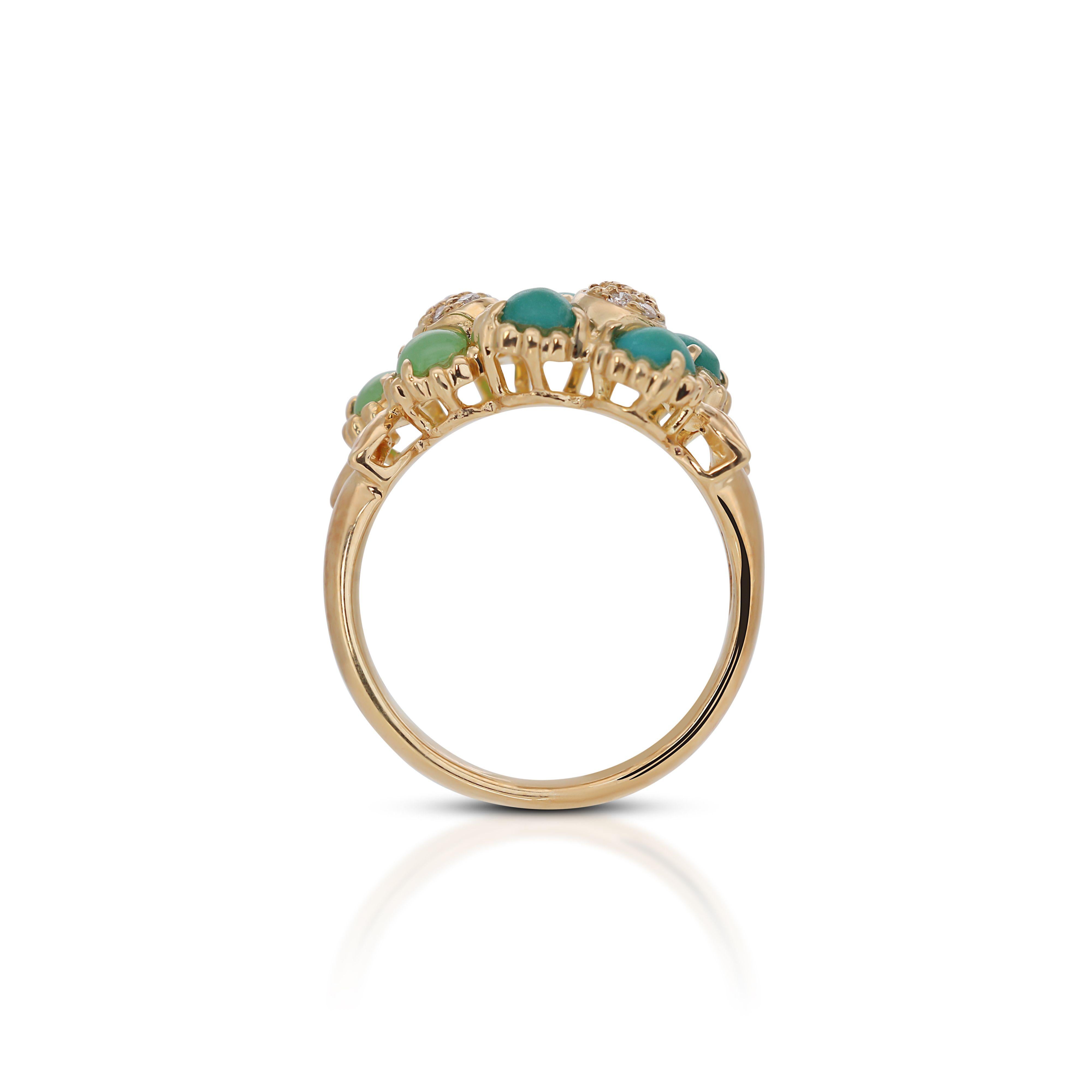 Women's Beautiful 18K Yellow Gold Ring with Jade and Diamonds For Sale