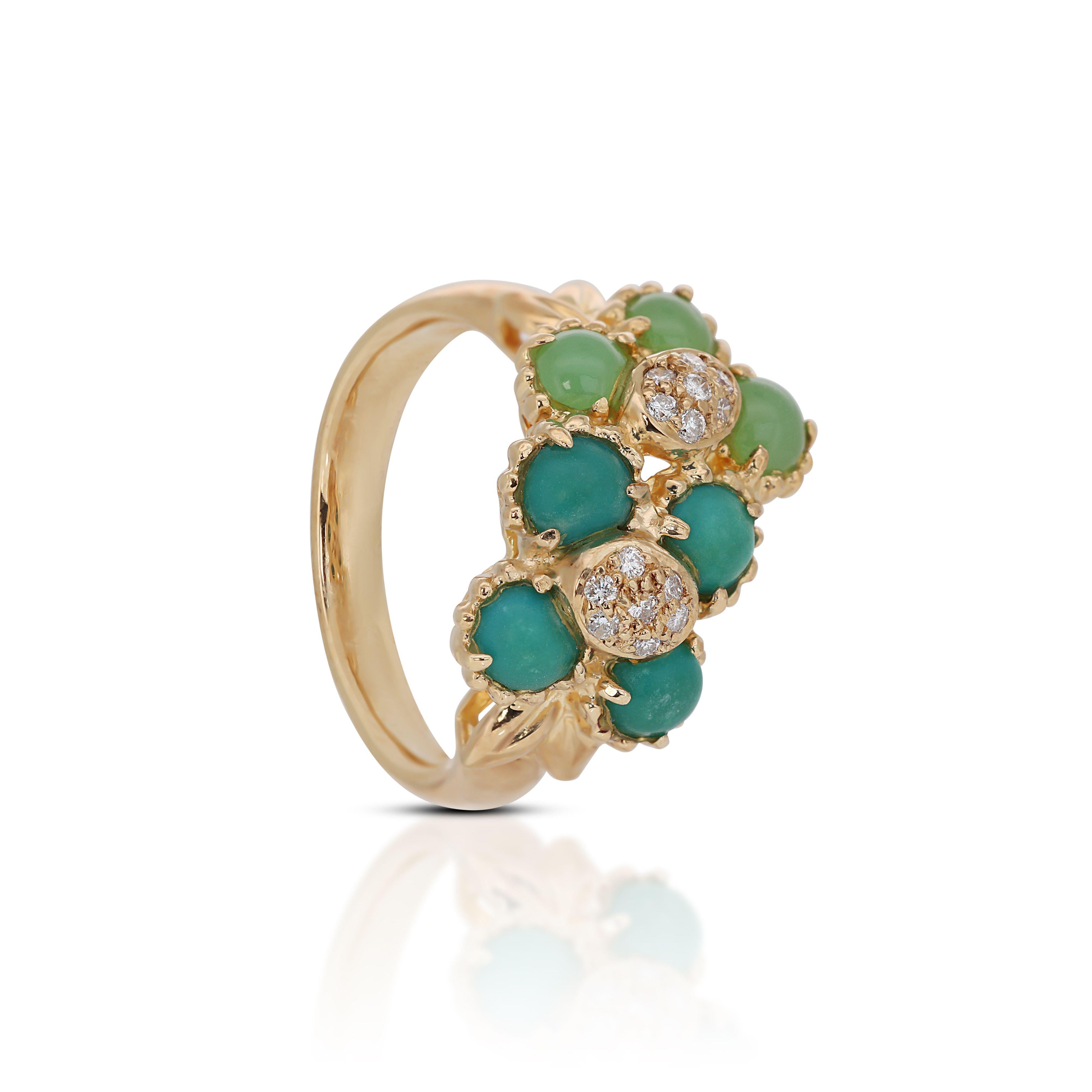Beautiful 18K Yellow Gold Ring with Jade and Diamonds For Sale 2