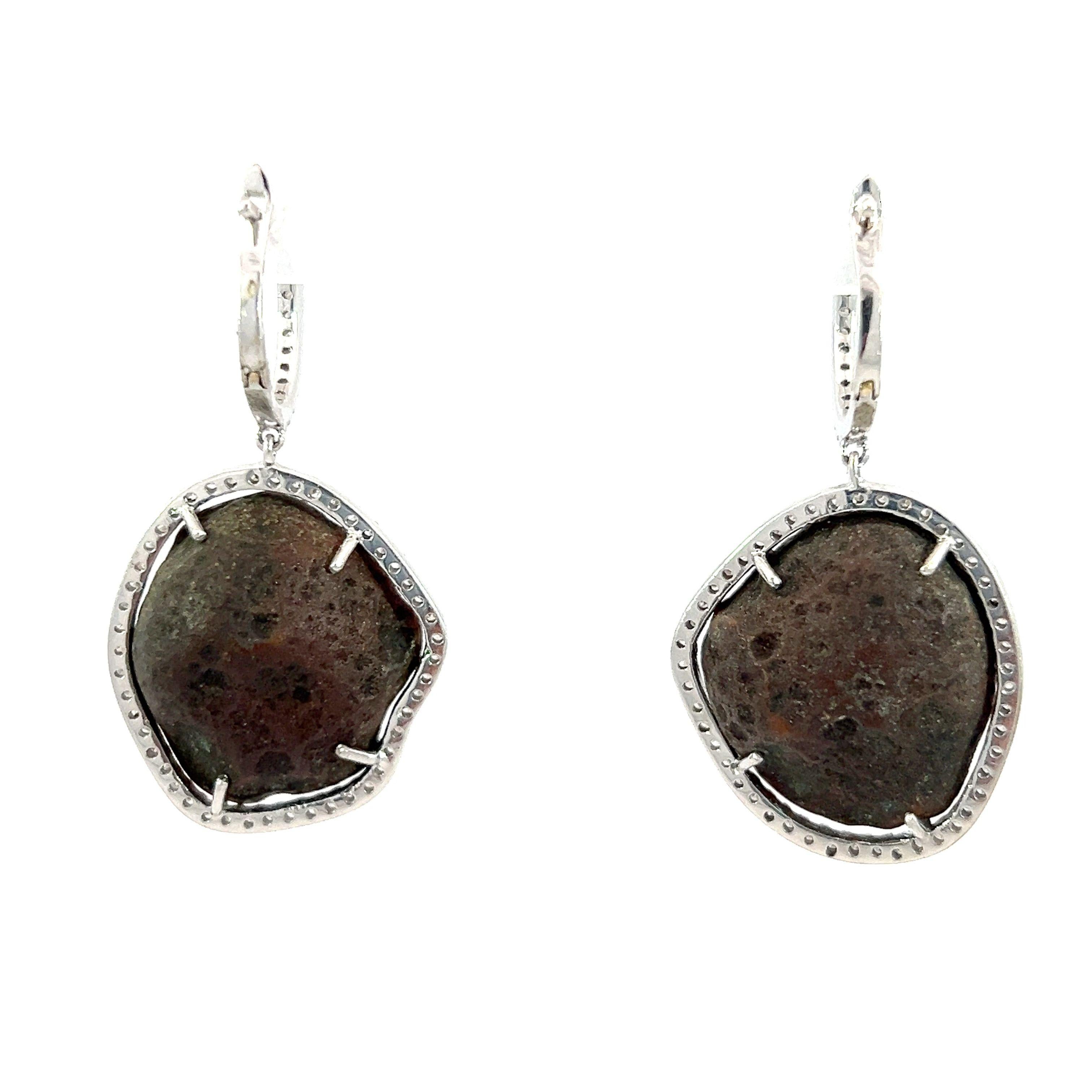 Women's Beautiful 18Kt natural Druzy quartz and diamonds earrings For Sale