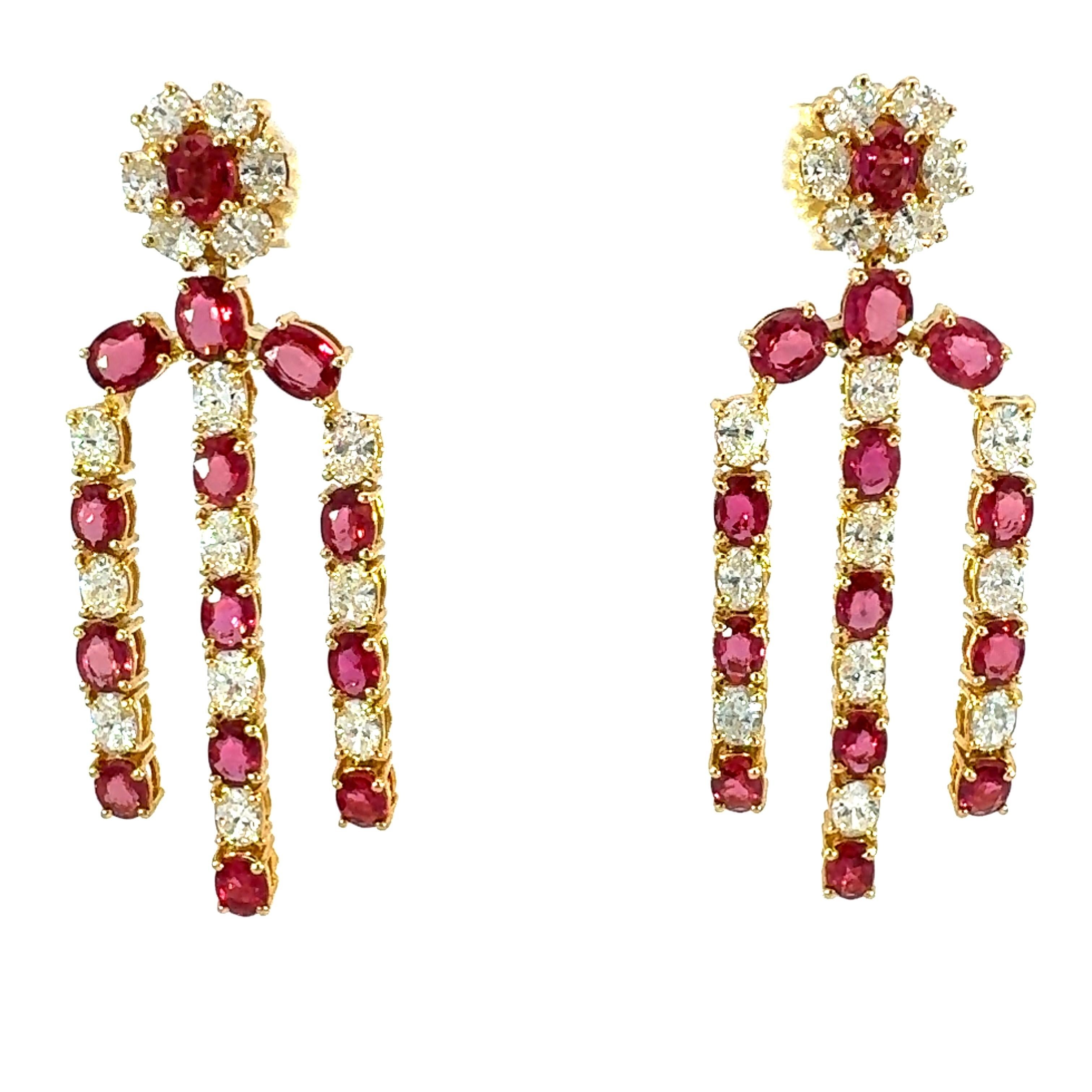 Bellissimi orecchini con rubino naturale e diamanti in 18Kt In condizioni Nuovo in vendita a New York, NY