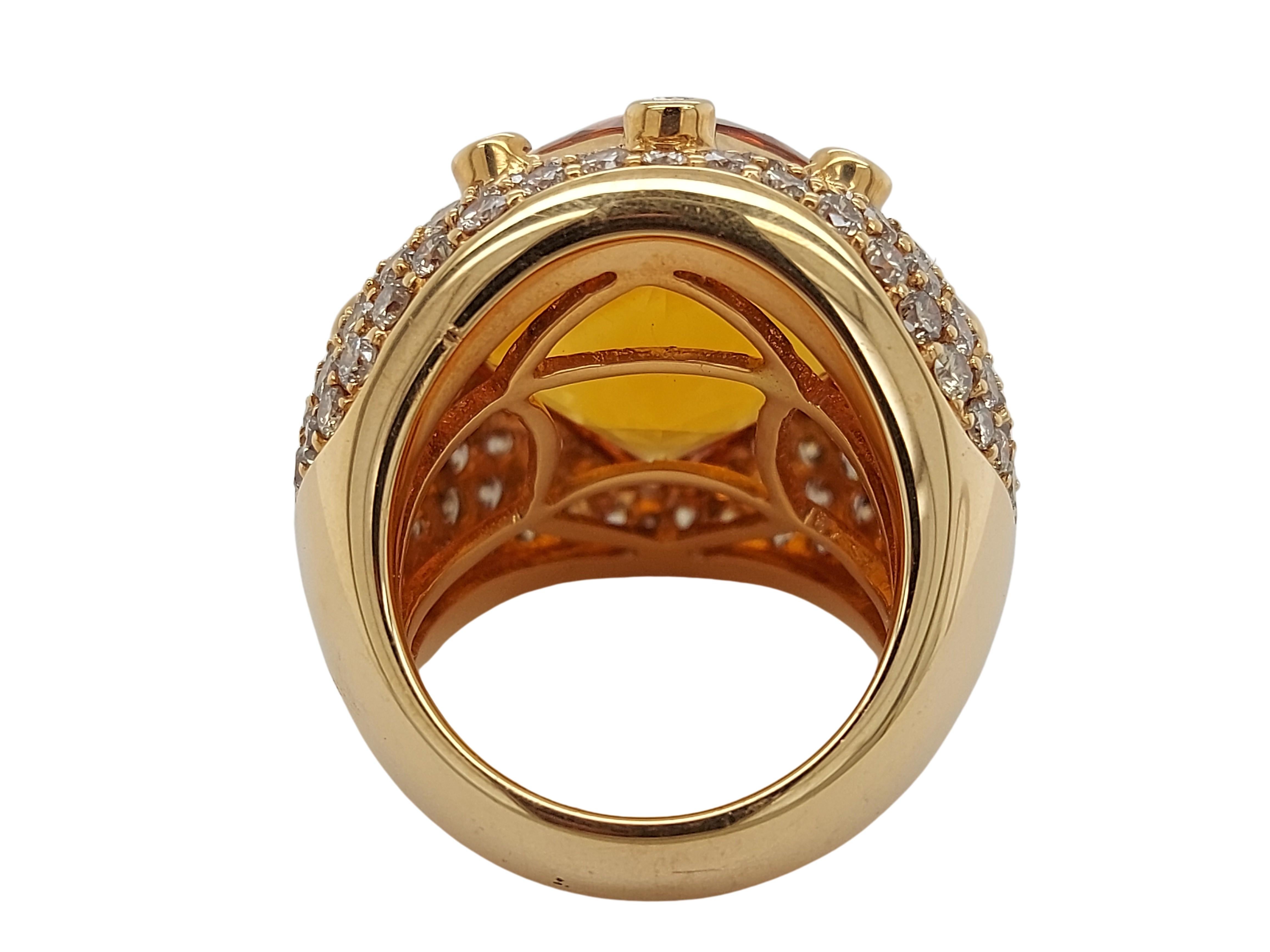 Beautiful 18kt Pink Gold Ring with Large 22.50 Ct Citrine and 5.25 Ct Diamonds In New Condition For Sale In Antwerp, BE