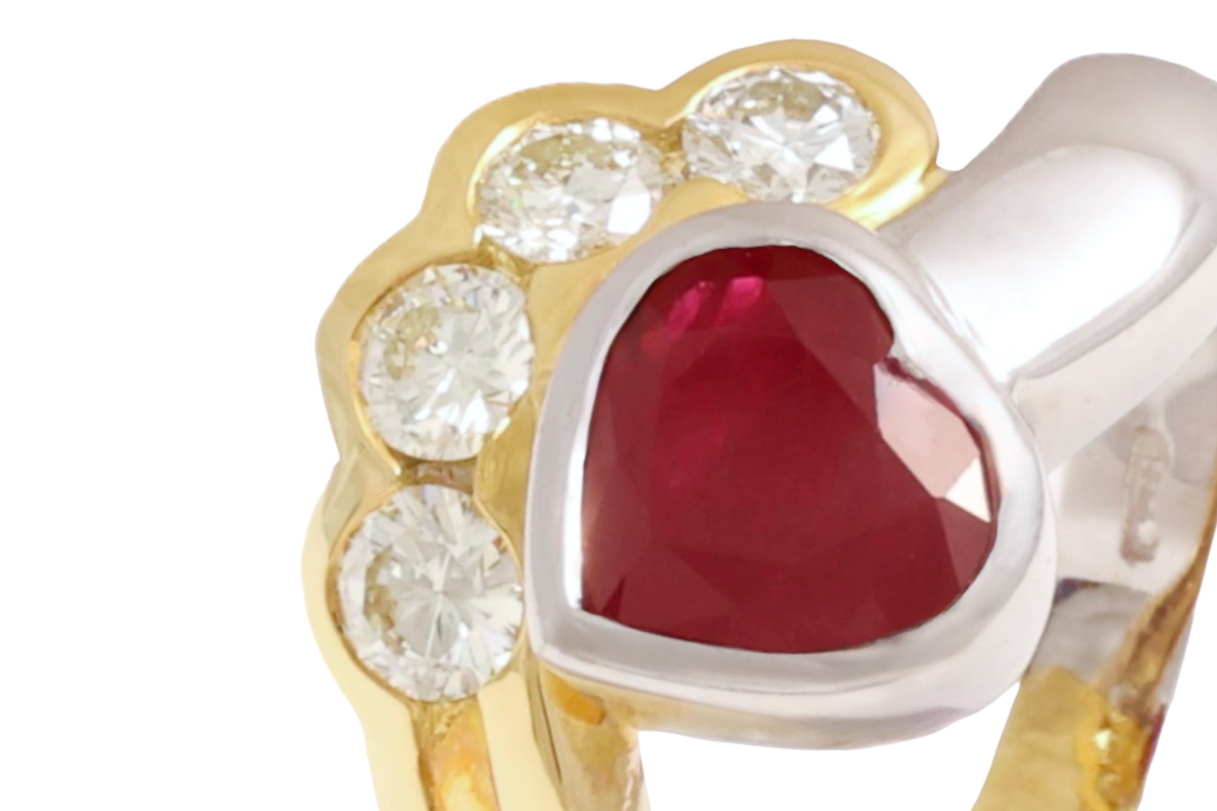 Beautiful 18kt Yellow and White Gold Ring with 4 Diamonds and Heart Shaped Ruby For Sale 4