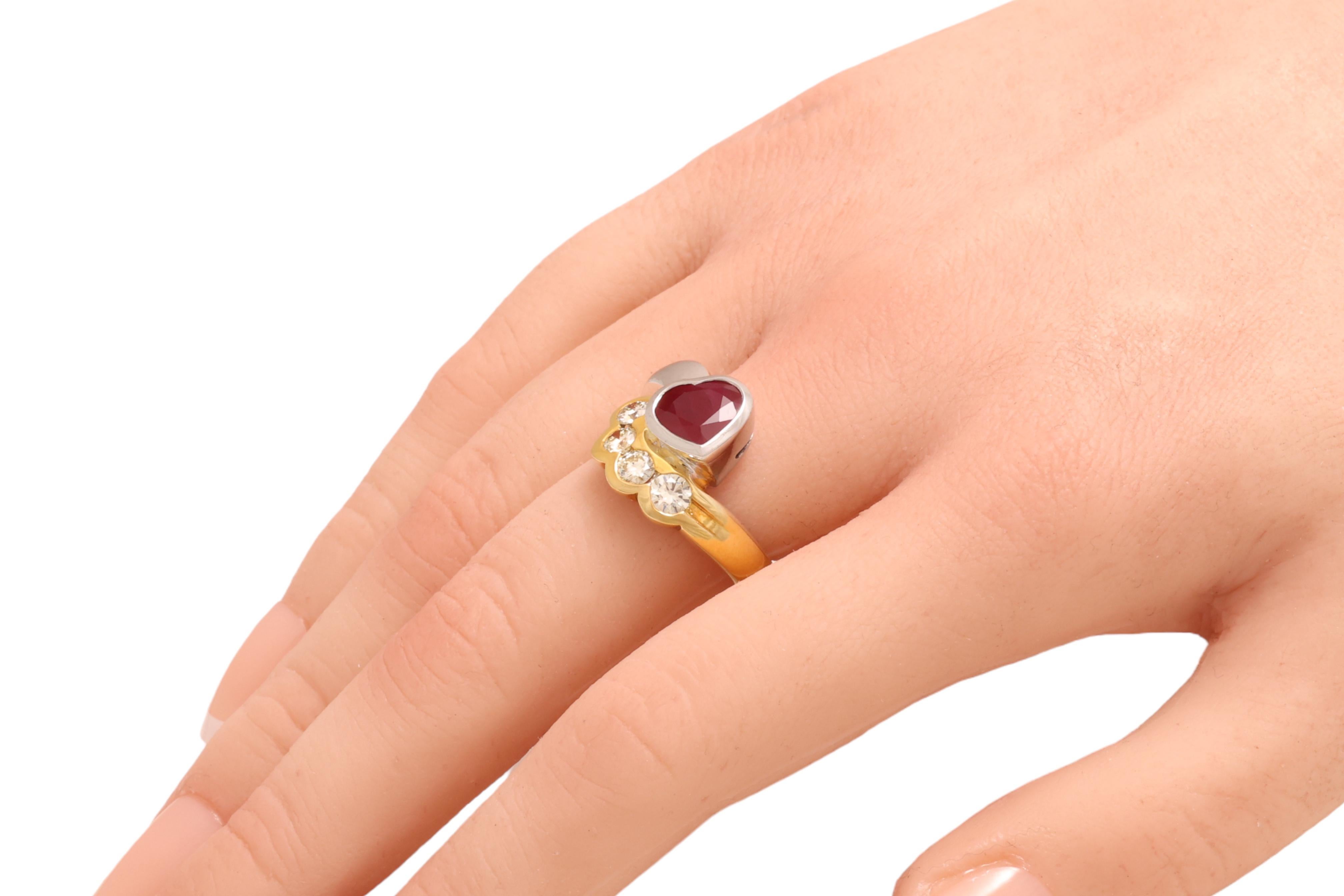 Beautiful 18kt Yellow and White Gold Ring with 4 Diamonds and Heart Shaped Ruby For Sale 5