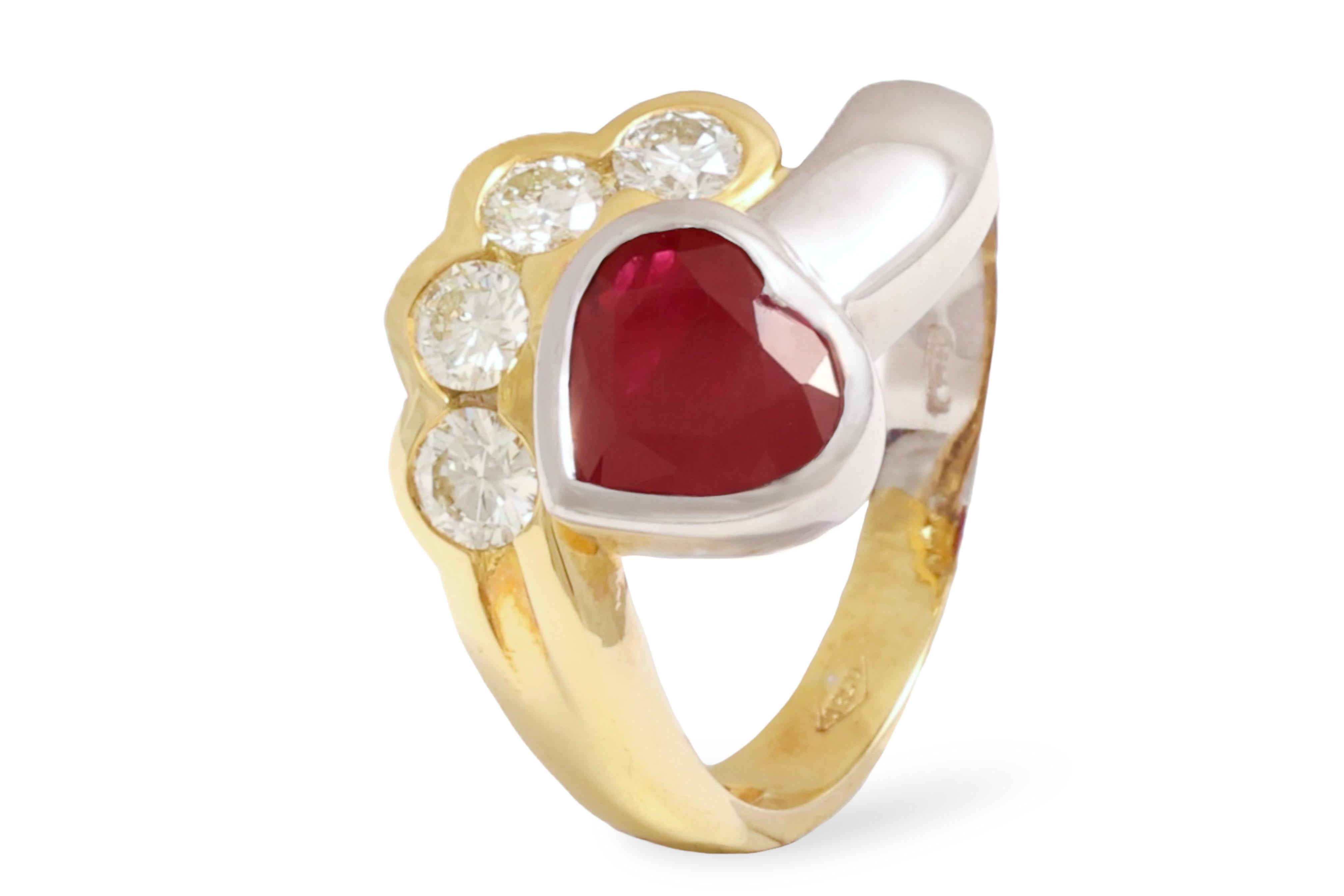 Beautiful 18kt Yellow and White Gold Ring with 4 Diamonds and Heart Shaped Ruby For Sale 6