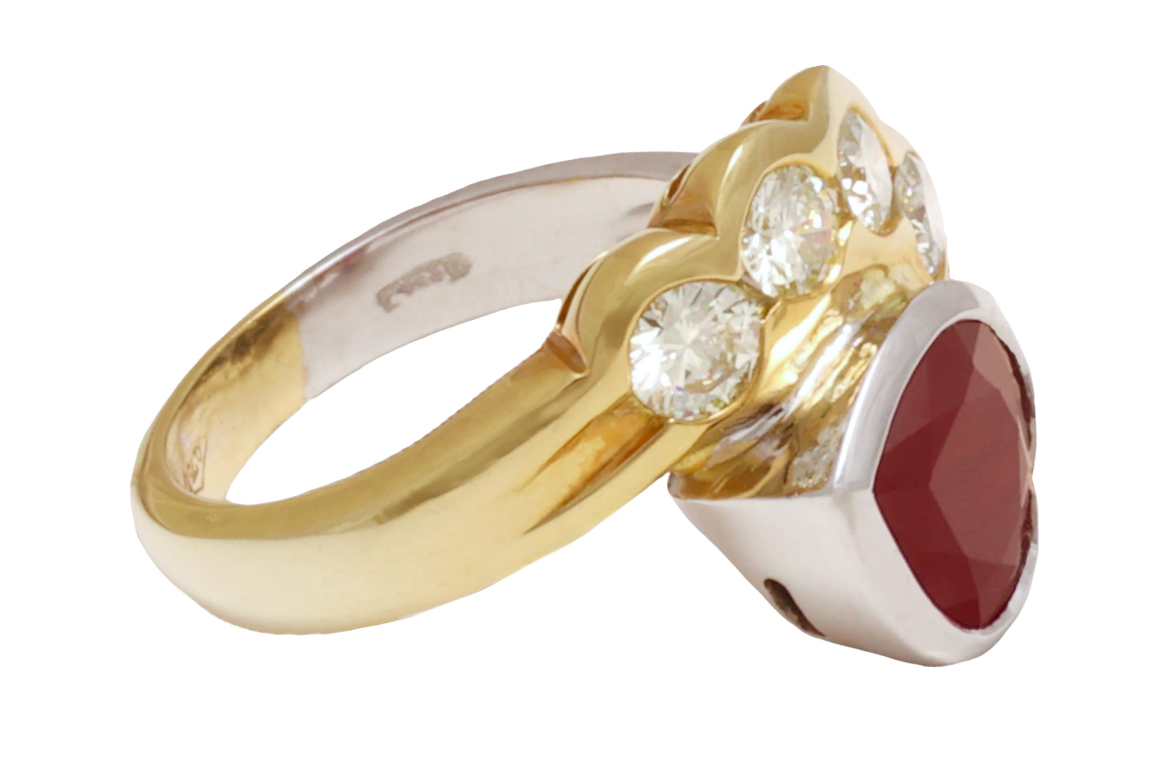 Beautiful 18kt Yellow and White Gold Ring with 4 Diamonds and Heart Shaped Ruby For Sale 7