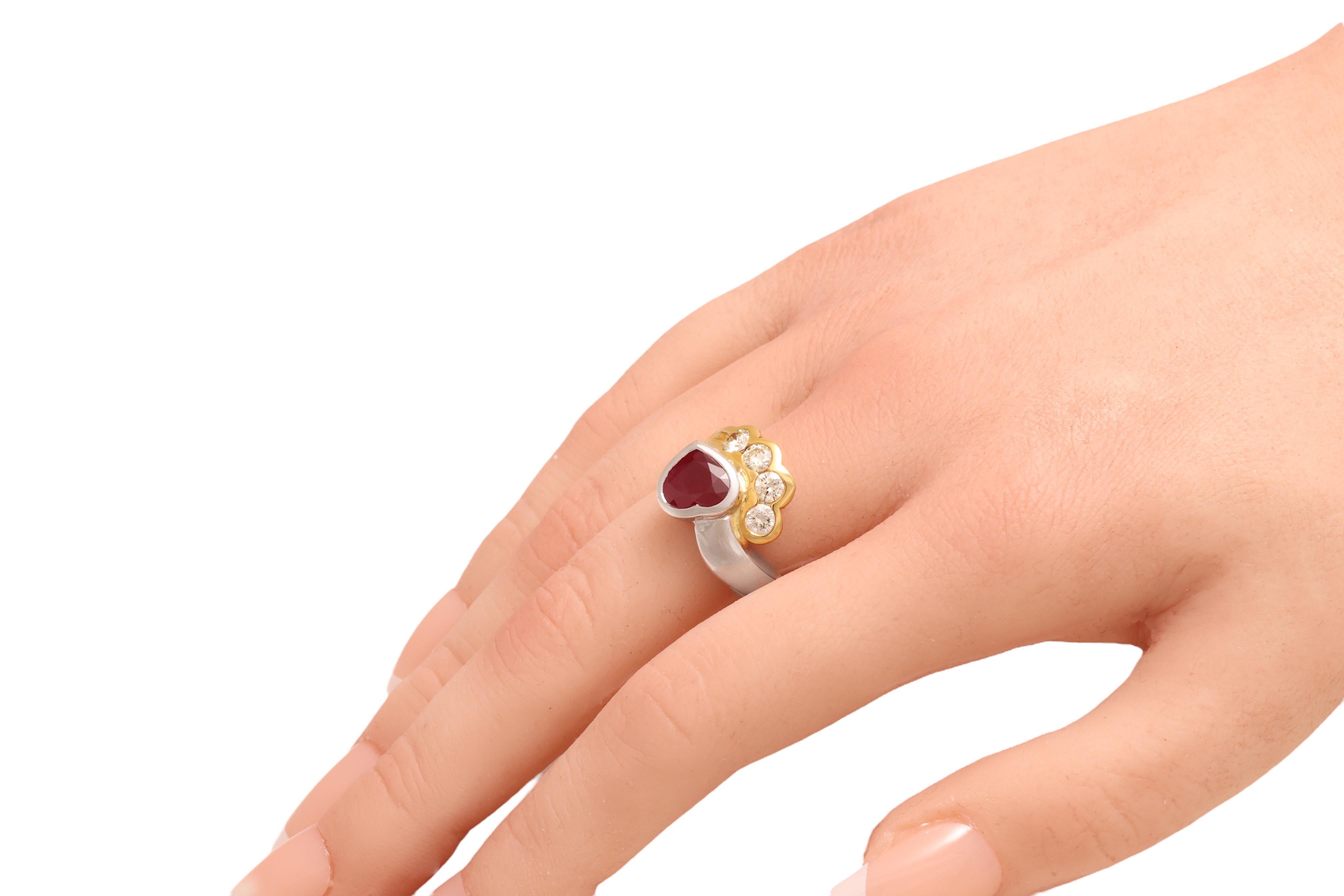 Women's or Men's Beautiful 18kt Yellow and White Gold Ring with 4 Diamonds and Heart Shaped Ruby For Sale