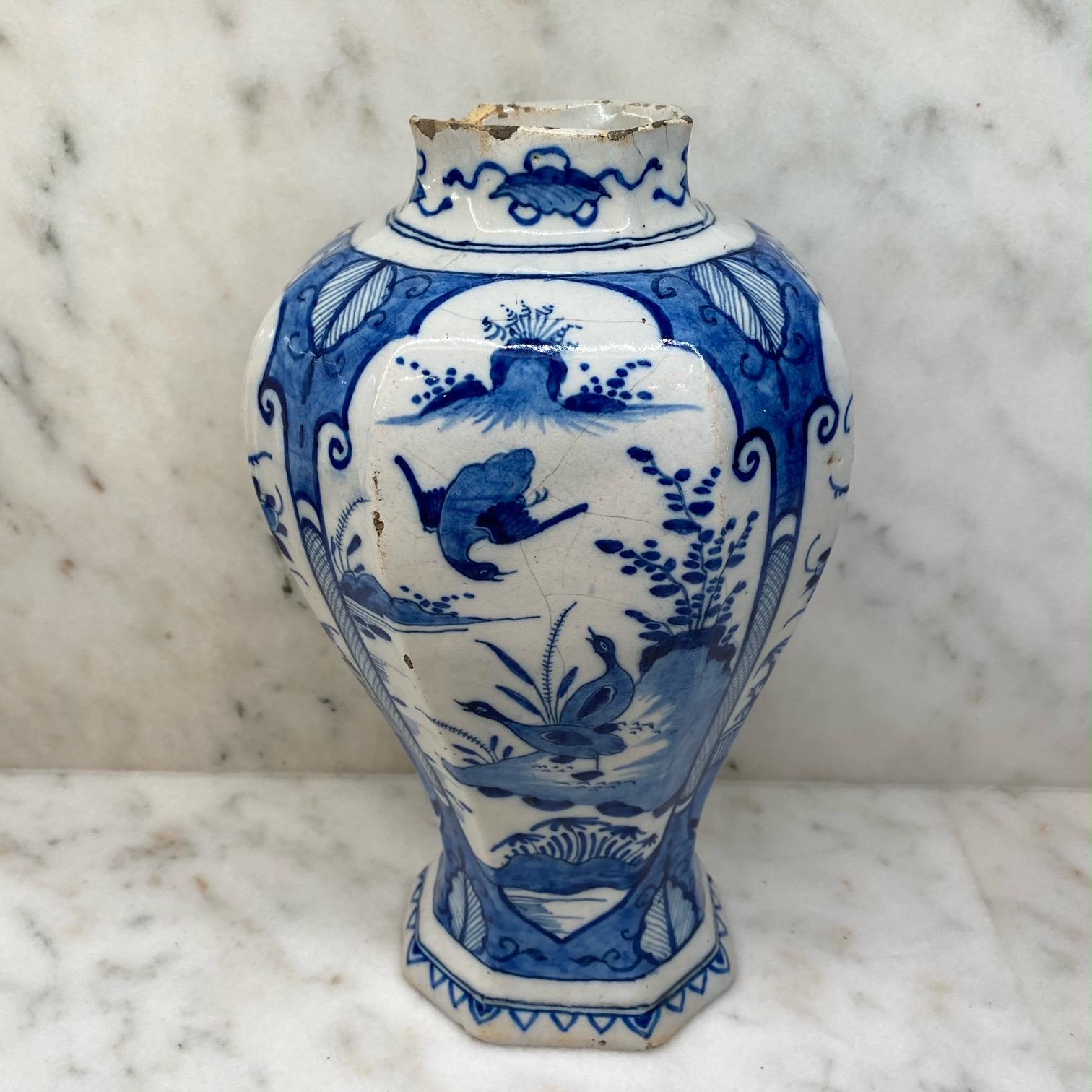 Beautiful 18th Century Dutch Delft Blue and White Earthenware Vase with Top For Sale 13