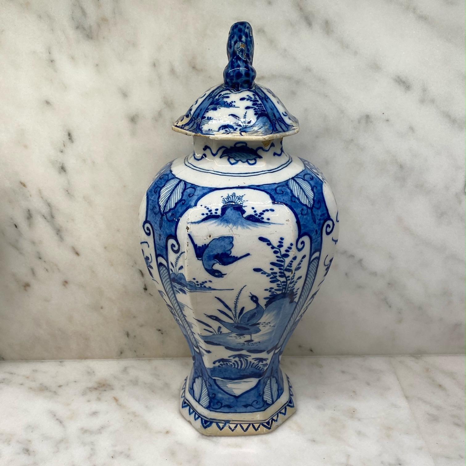 Beautiful 18th Century Dutch Delft Blue and White Earthenware Vase with Top For Sale 14