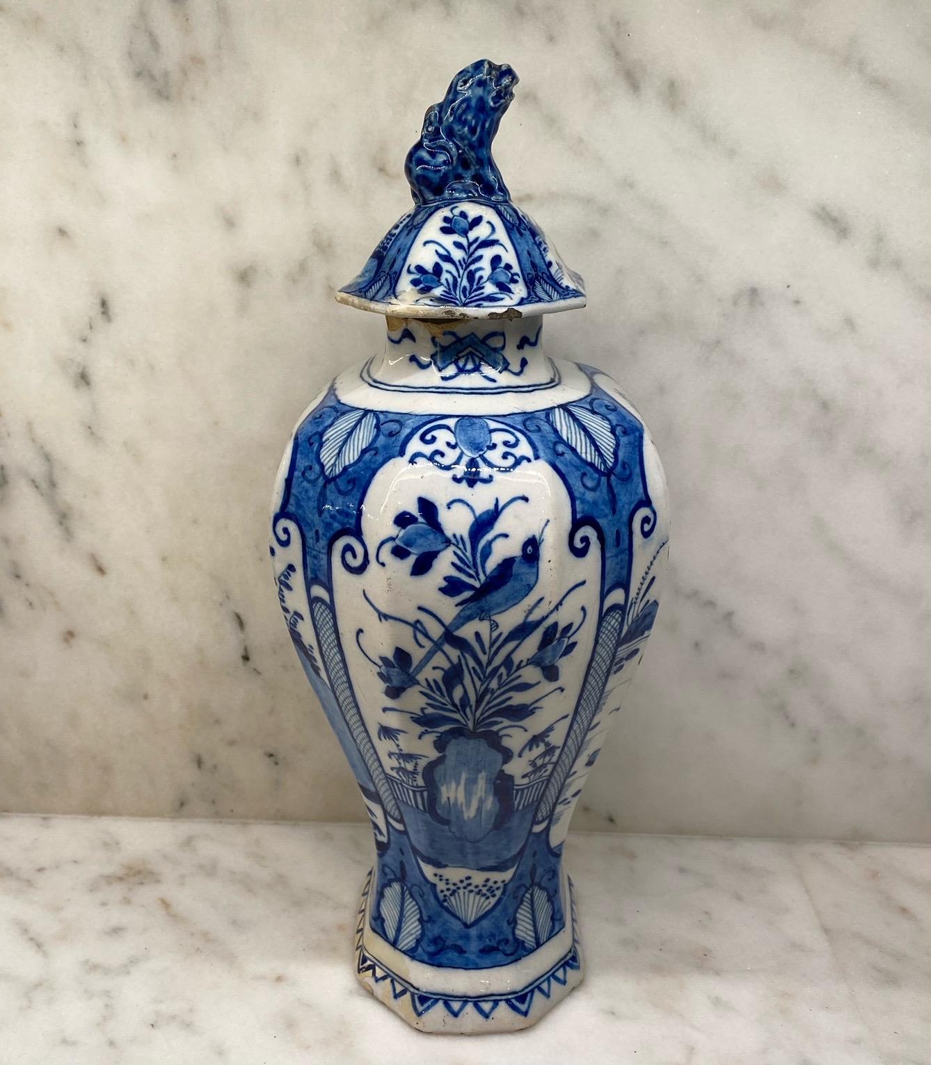 Dutch blue & white delft vase with a top, depicting scenes of birds on all sides, with floral motif. Great for the ornithologist - really lovely! Bought in the south of France. Without top 11.5 h
#5781.
