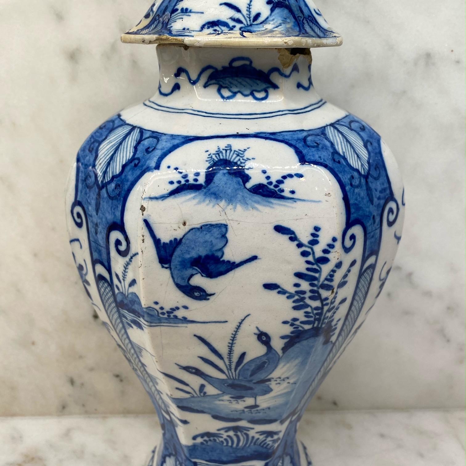 Beautiful 18th Century Dutch Delft Blue and White Earthenware Vase with Top For Sale 1