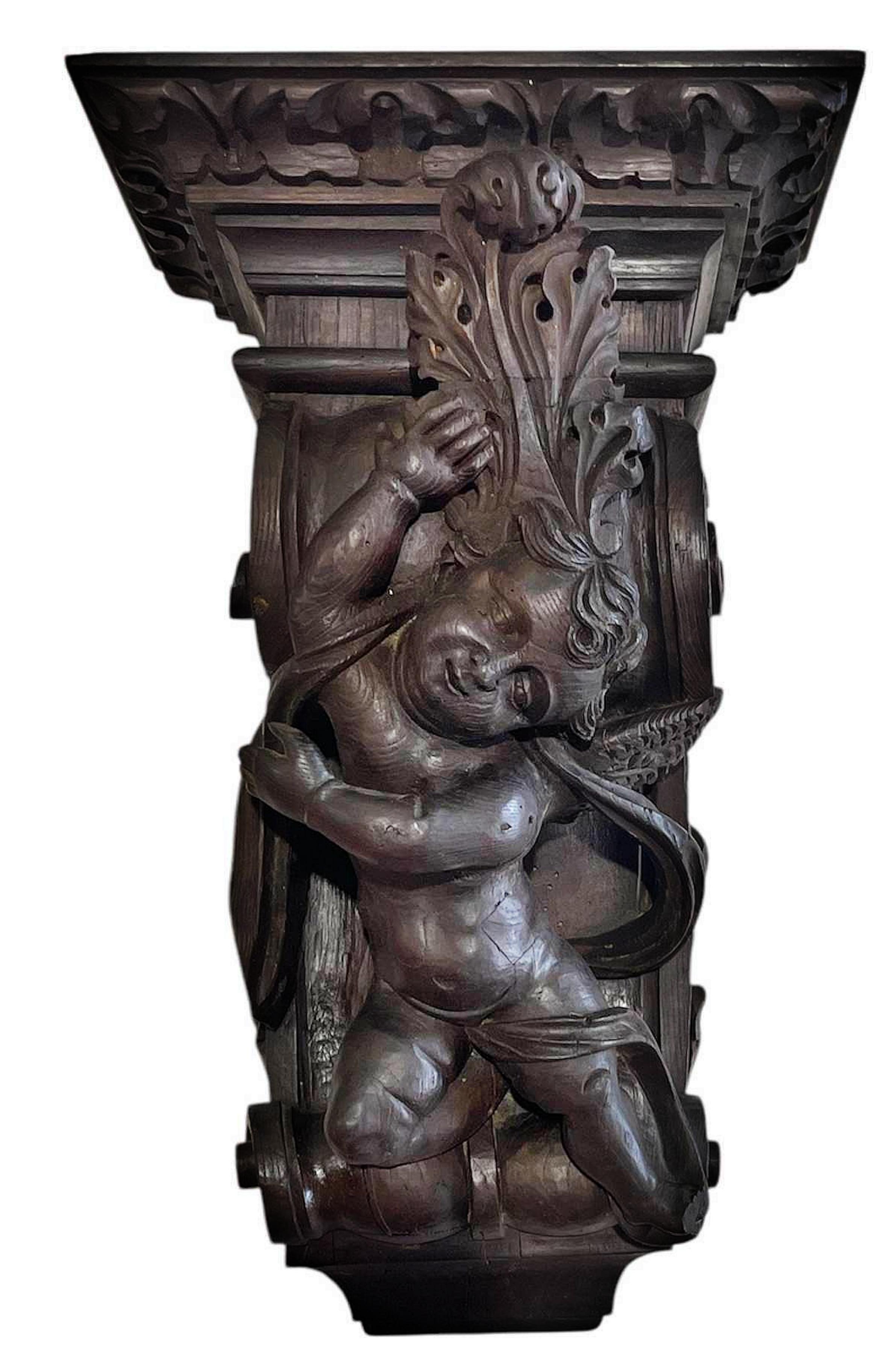 Campanile portoghese del XVIII secolo

in legno di castagno intagliato, decorato con elementi vegetali e un angelo.
Difetti del periodo
Altezza: 56 cm.
buone condizioni