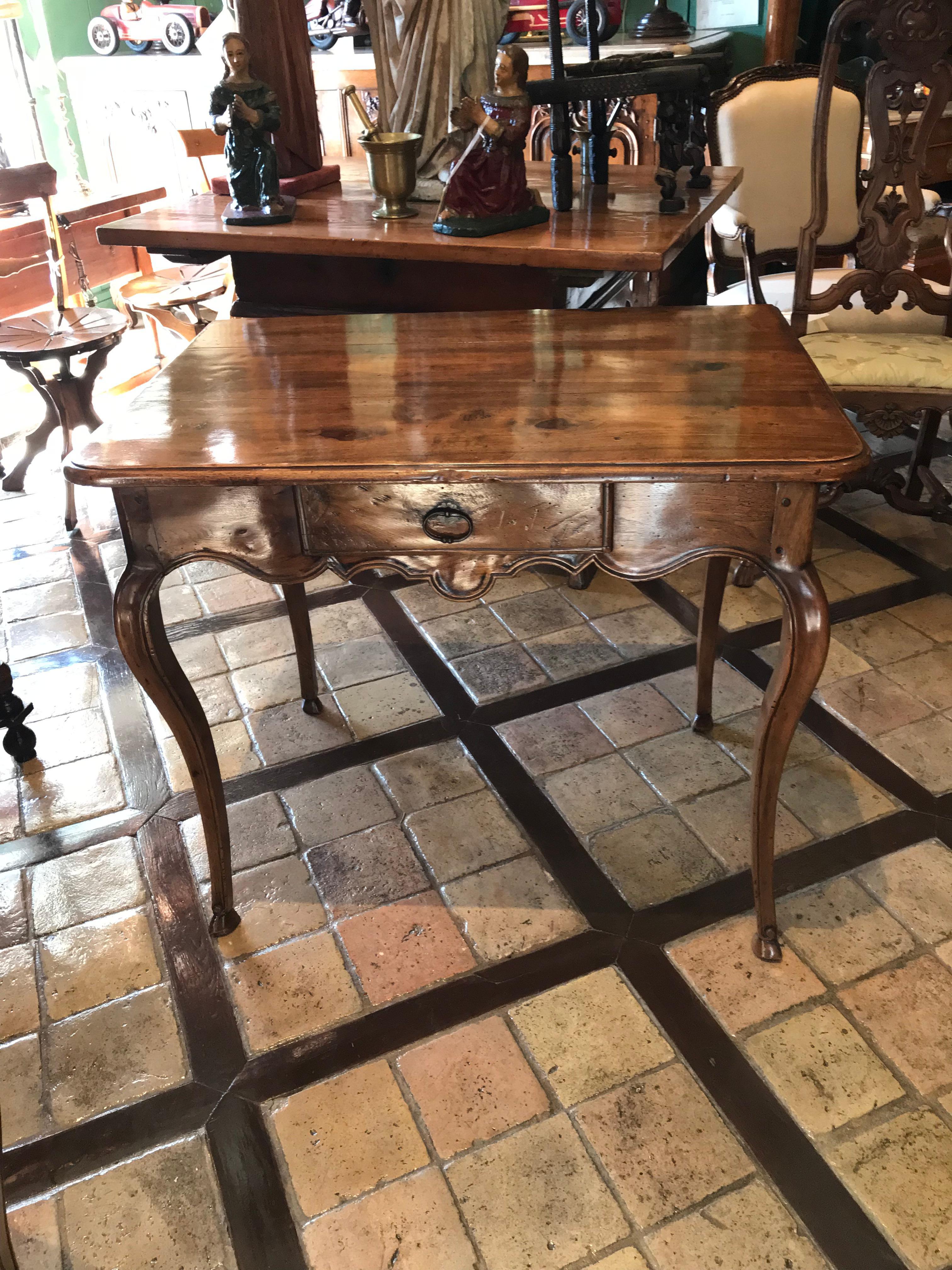 Beautiful 18th century Provençal Continental table in walnut and Fruitwood with center drawer. These tables were special commission at the time for either “un Mas “ French country house and Manoir Large stately historical house in the south of