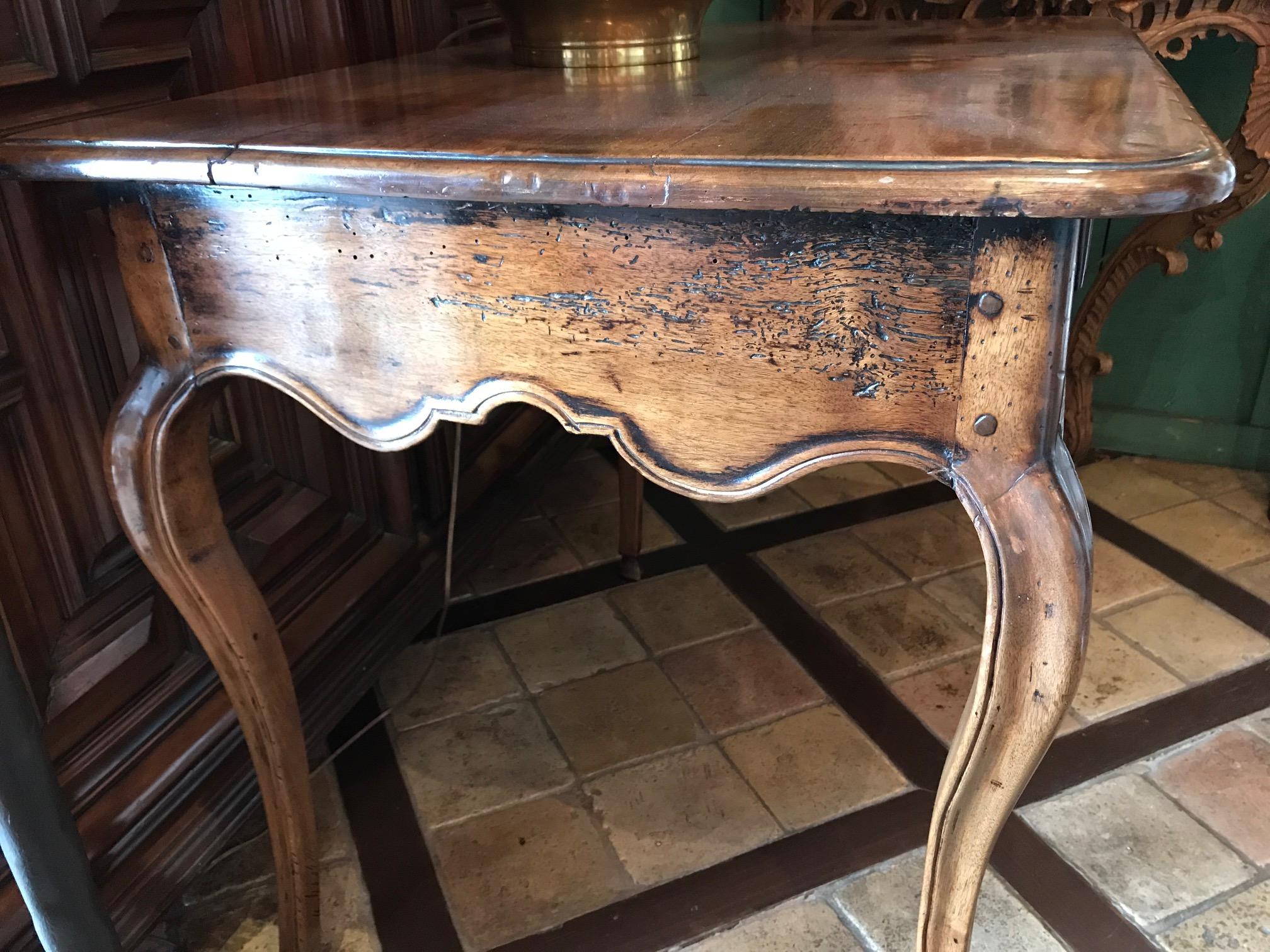 18th Century Provencal Hand Carved Walnut Wood Antique Writing Desk Side Table In Good Condition For Sale In West Hollywood, CA