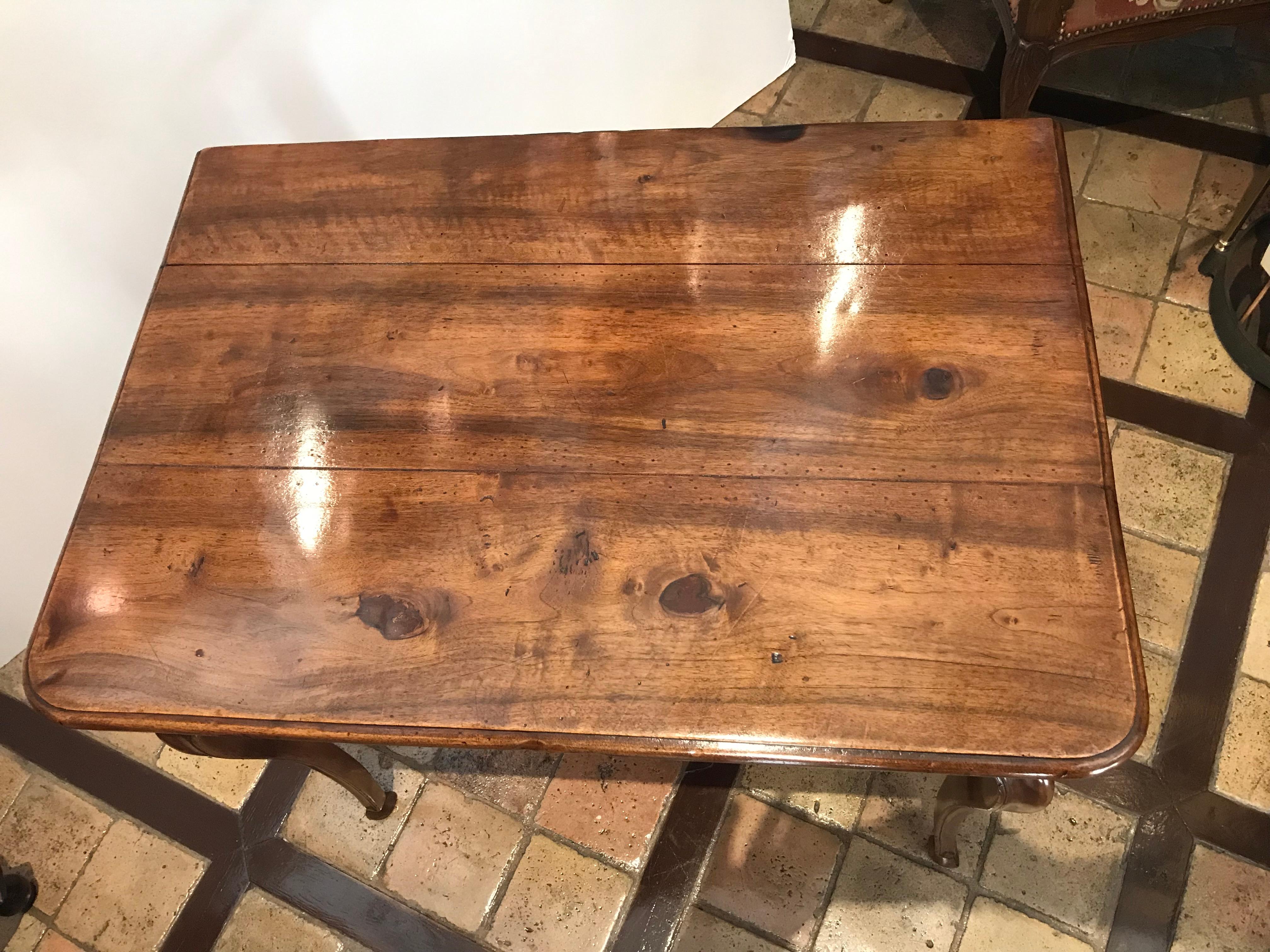 Metal 18th Century Provencal Hand Carved Walnut Wood Antique Writing Desk Side Table For Sale