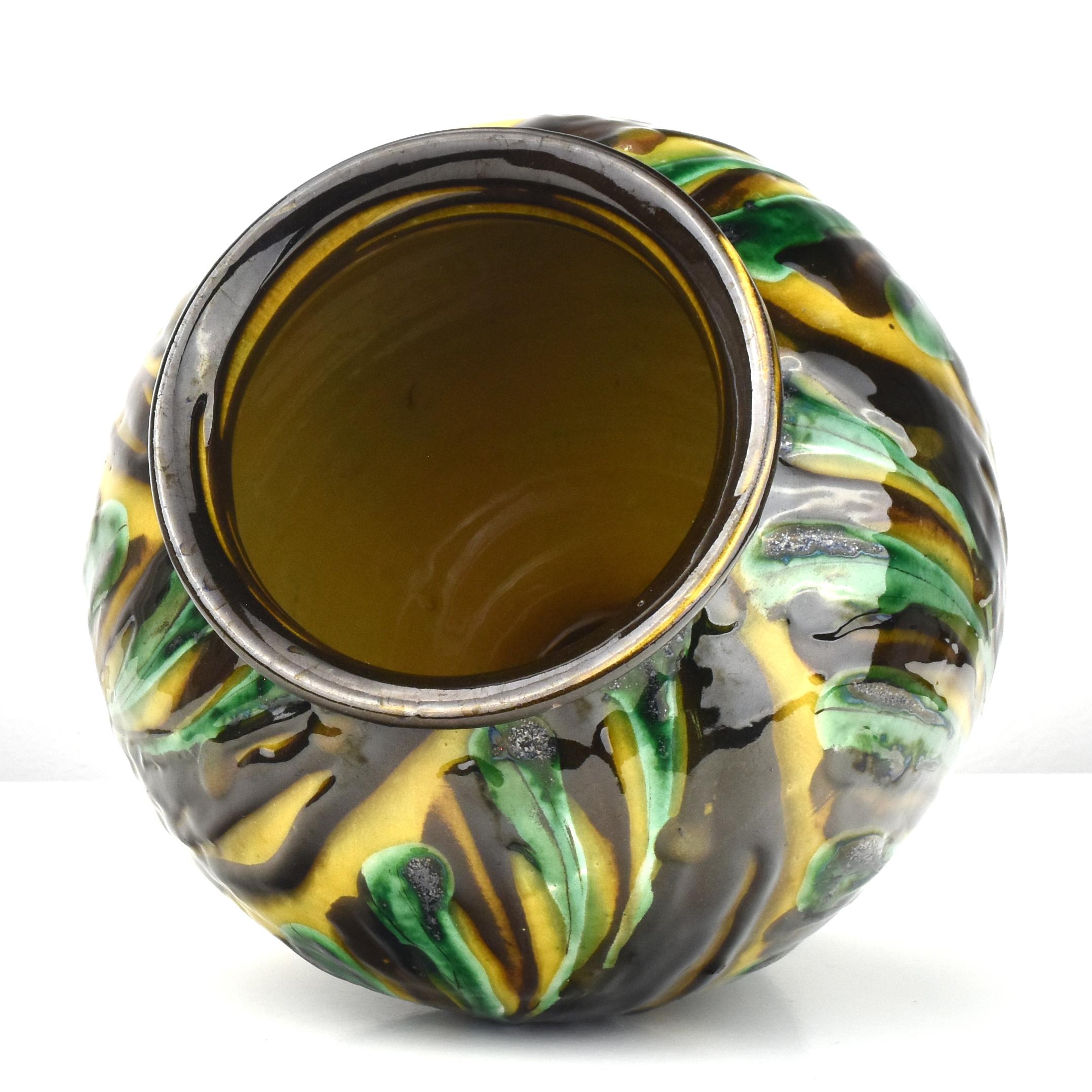 Bellissimo vaso in ceramica degli anni '20 di Herman A. Kähler Danimarca In condizioni buone in vendita a Bad Säckingen, DE