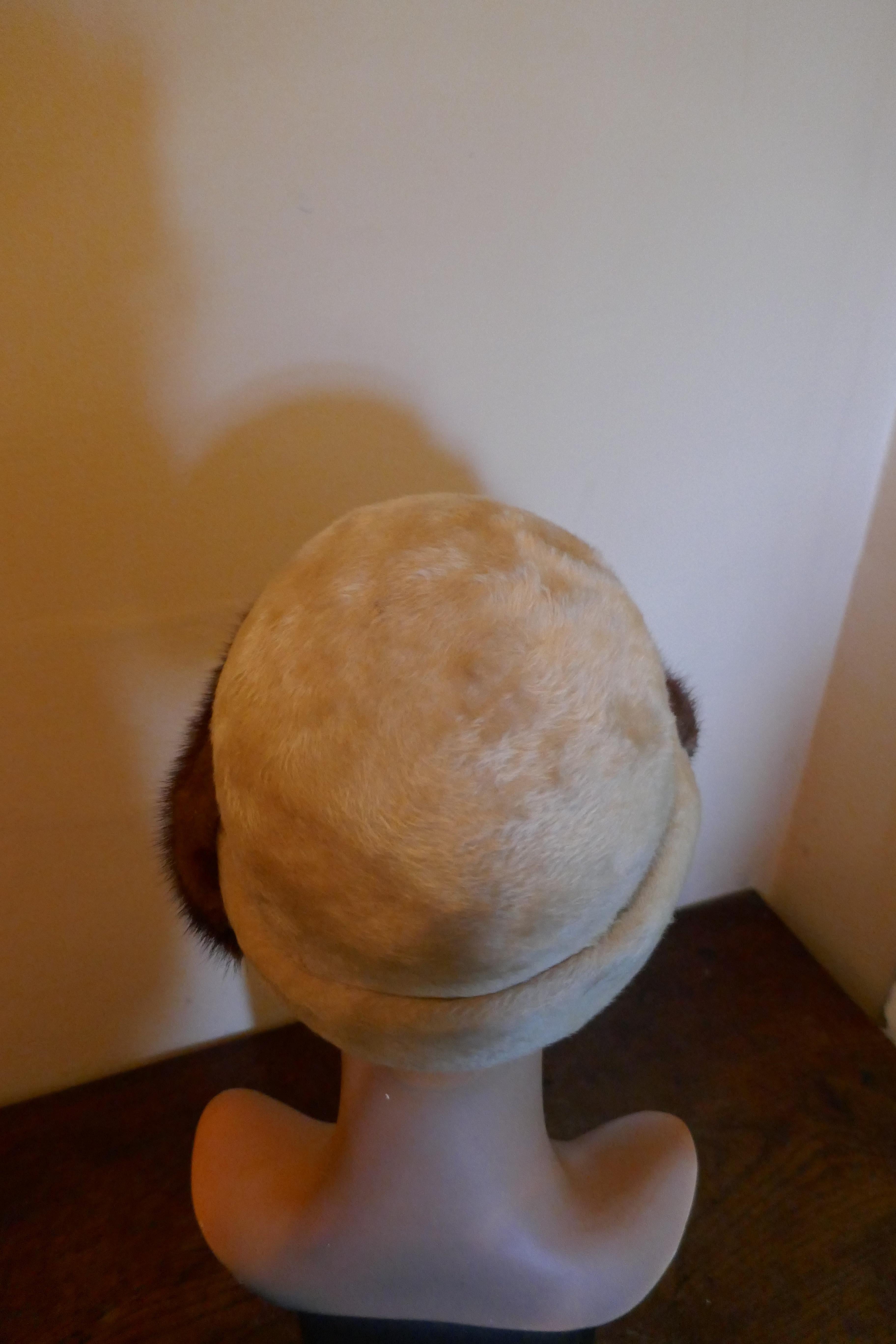 Beautiful 1920s Felt Fur Cloche Hat, trimmed with Mink by Panda In Good Condition In Chillerton, Isle of Wight