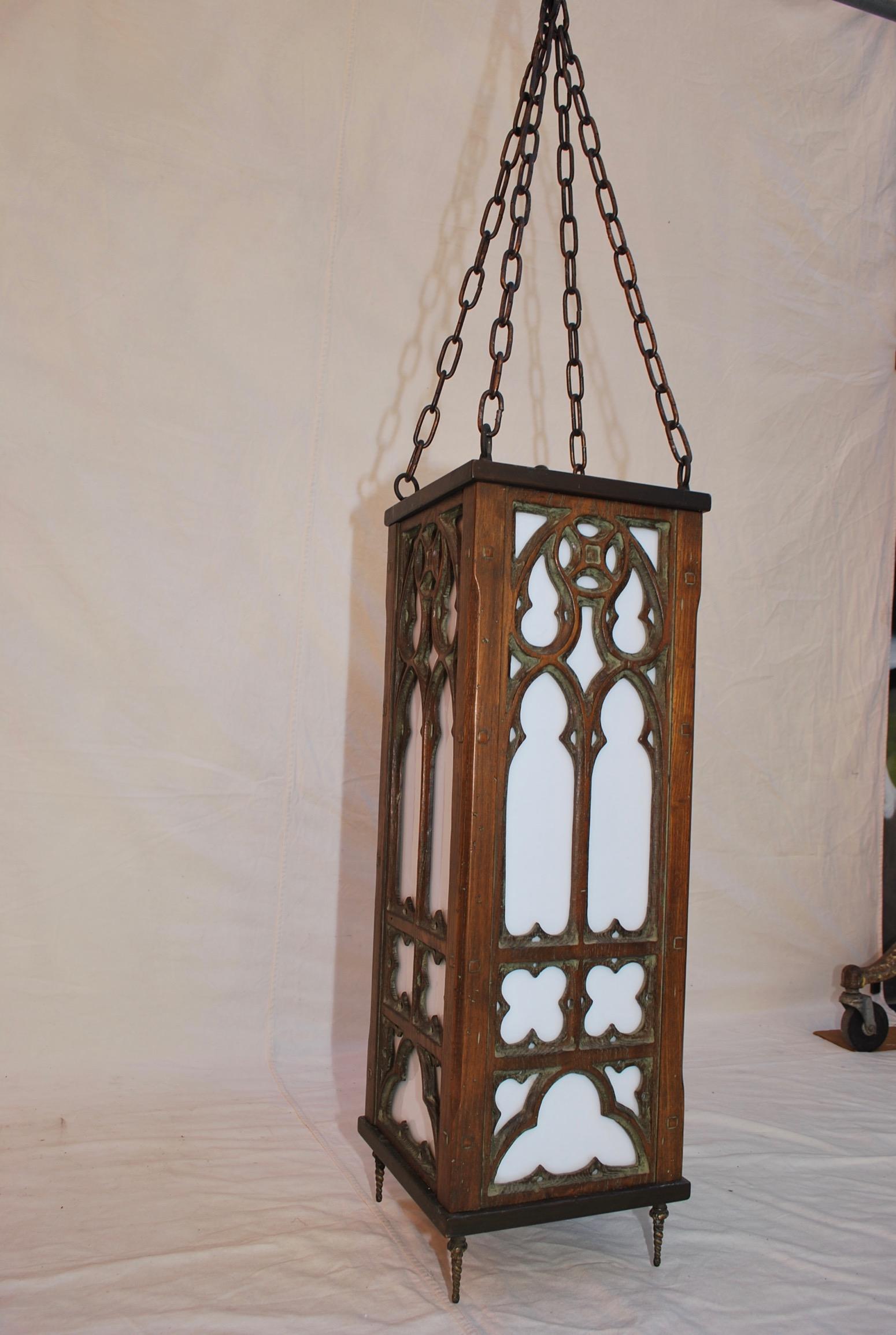Américain Magnifique lanterne gothique en bois des années 1920 en vente