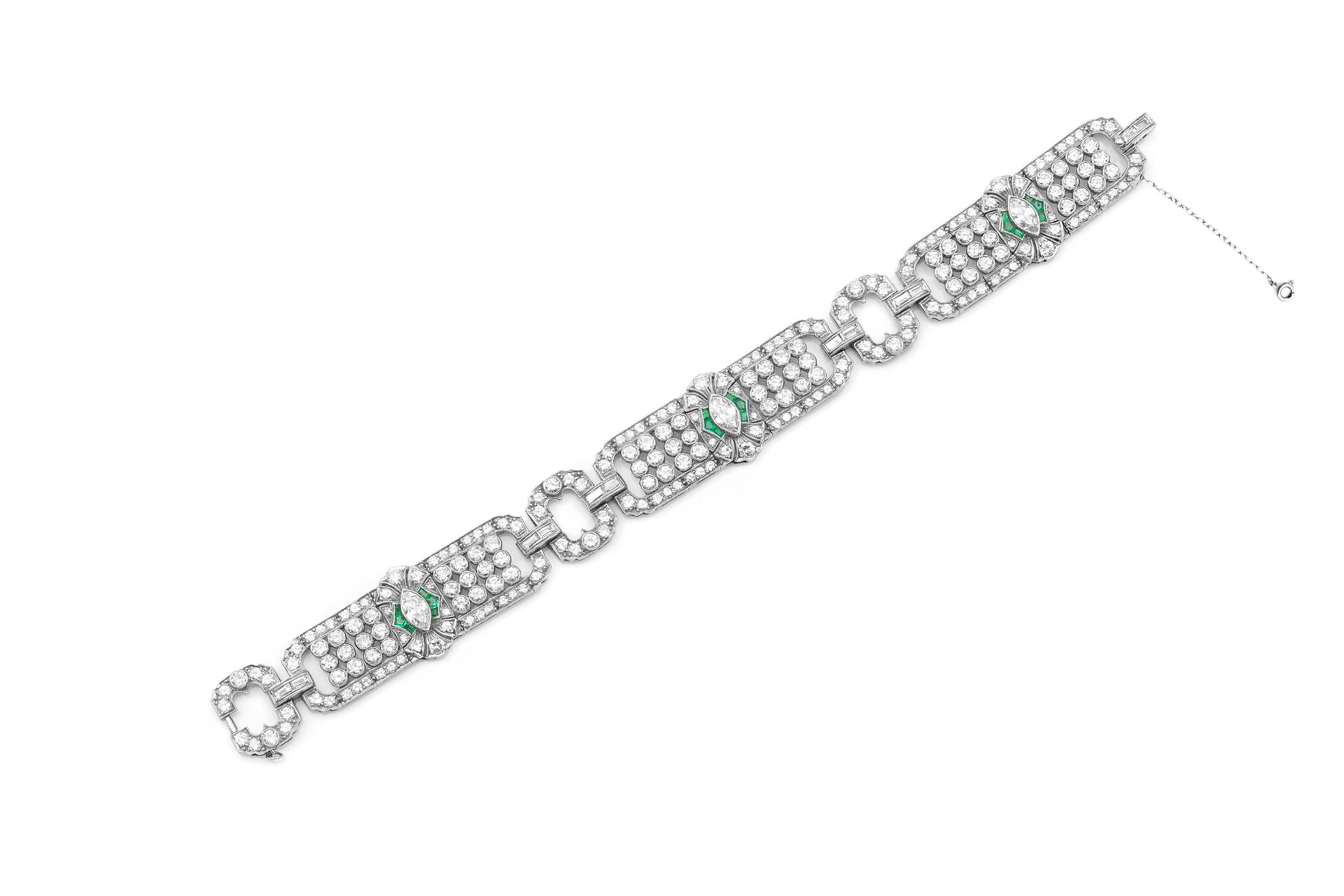 Women's or Men's Beautiful 1920s Platinum Emerald and Diamonds Bracelet For Sale