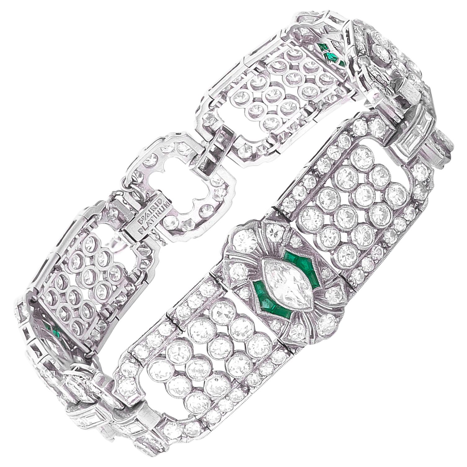 Beautiful 1920s Platinum Emerald and Diamonds Bracelet For Sale