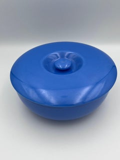 Preciosa fuente azul Hall de 1940 con base festoneada #5122