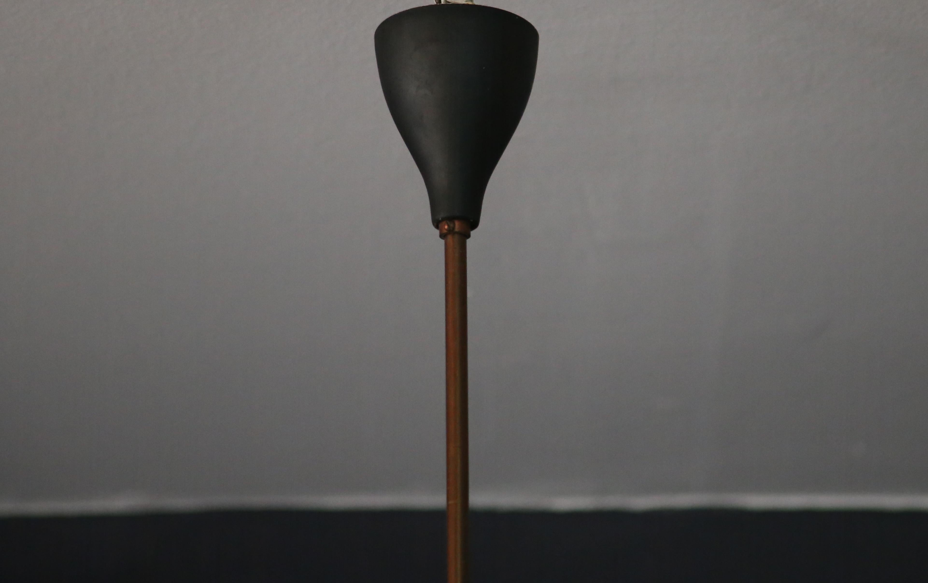 Preciosa araña de latón, cobre y cristal de los años 50 fabricada en Italia Italian en venta