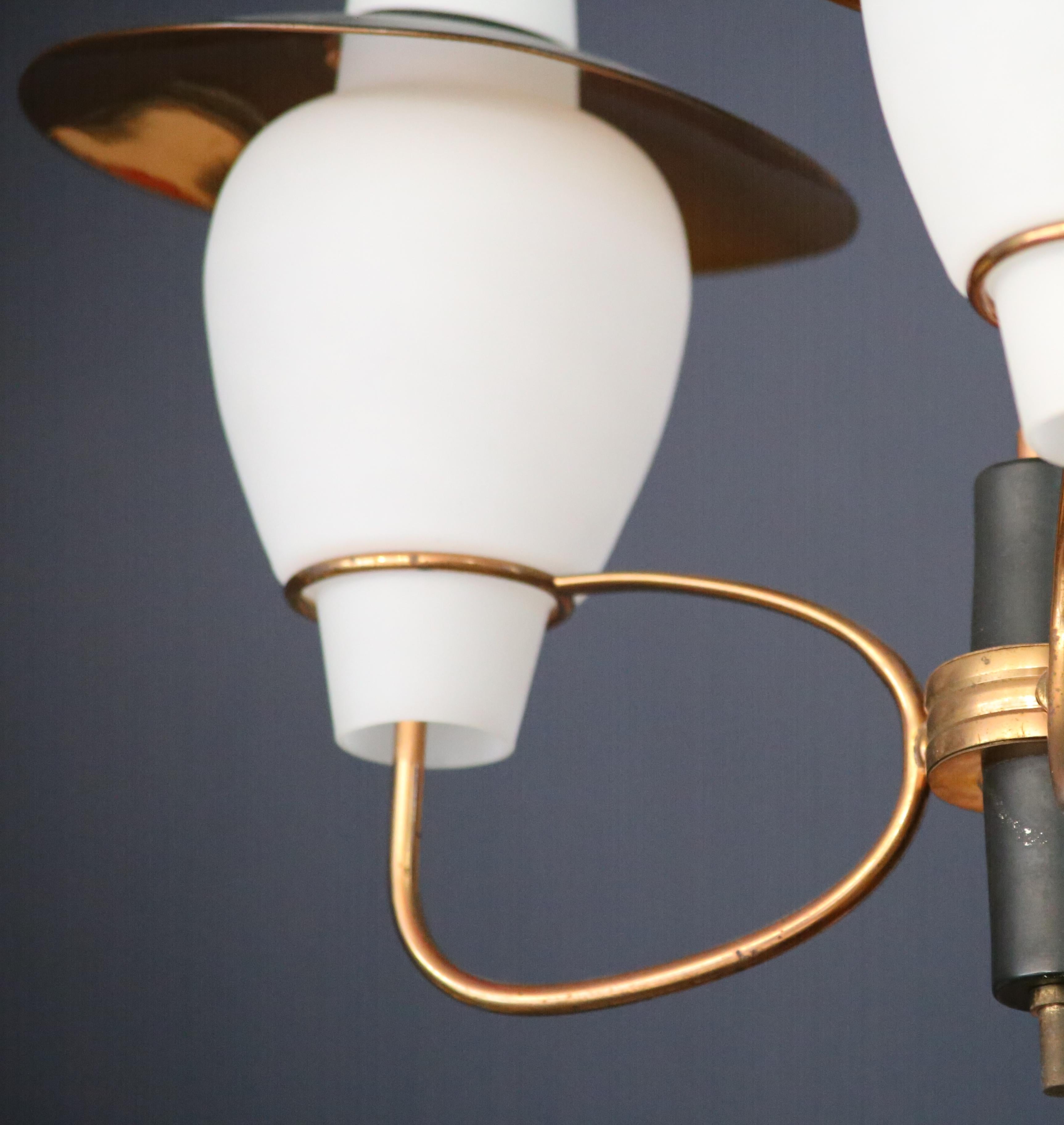 Preciosa araña de latón, cobre y cristal de los años 50 fabricada en Italia en venta 2