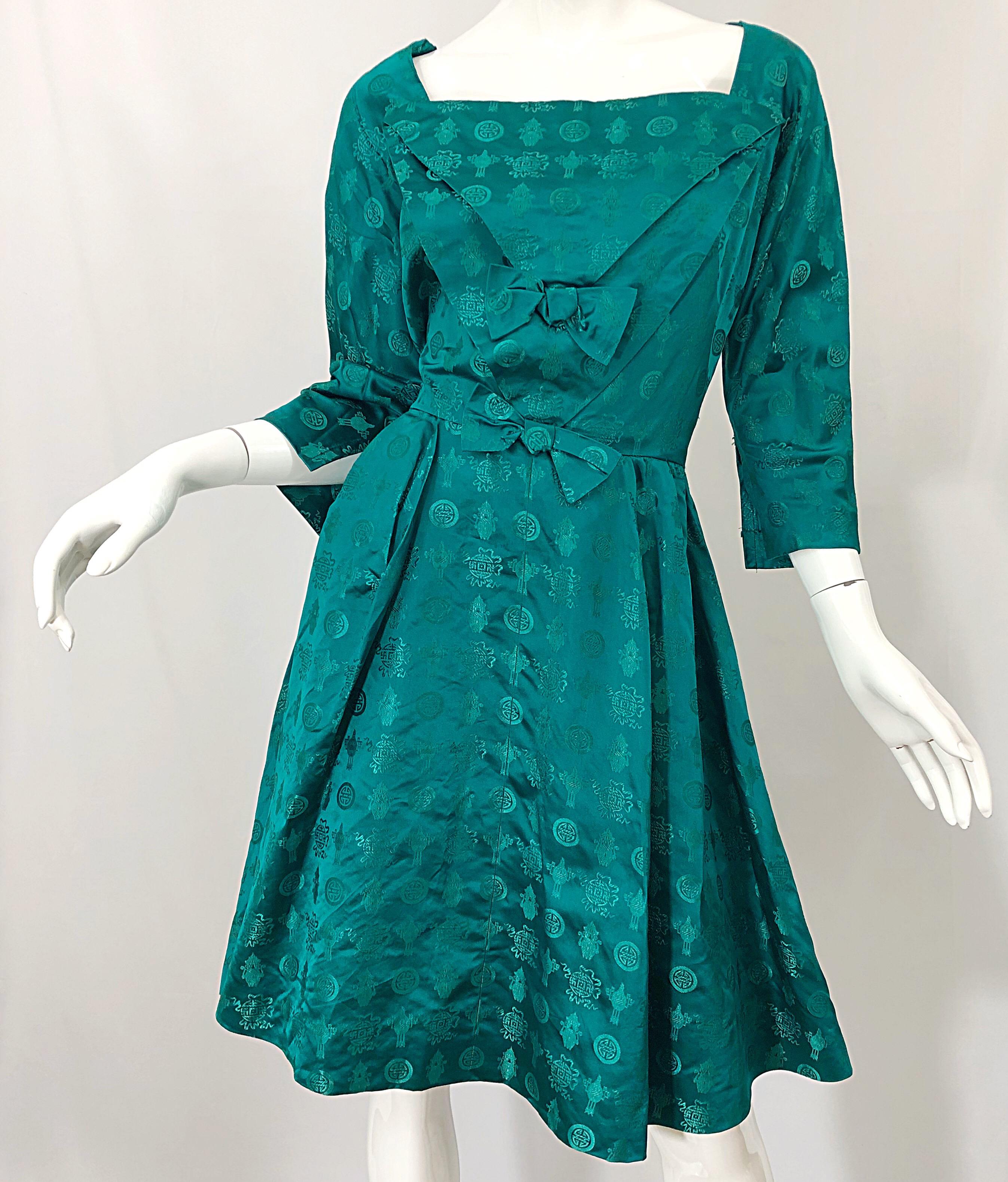 Beautiful 1950s Emerald Green Asian Themed Silk 3/4 Sleeves Fit N' Flare Dress For Sale 4