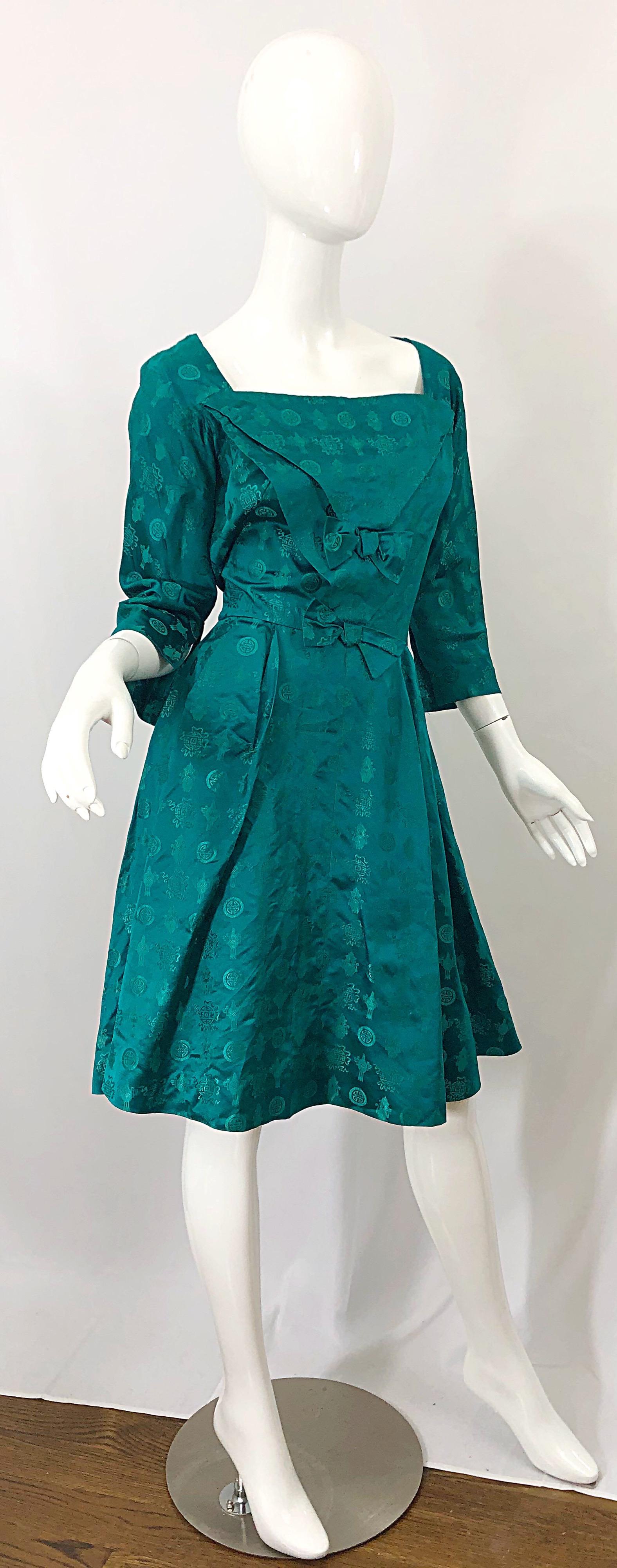 Beautiful 1950s Emerald Green Asian Themed Silk 3/4 Sleeves Fit N' Flare Dress For Sale 5
