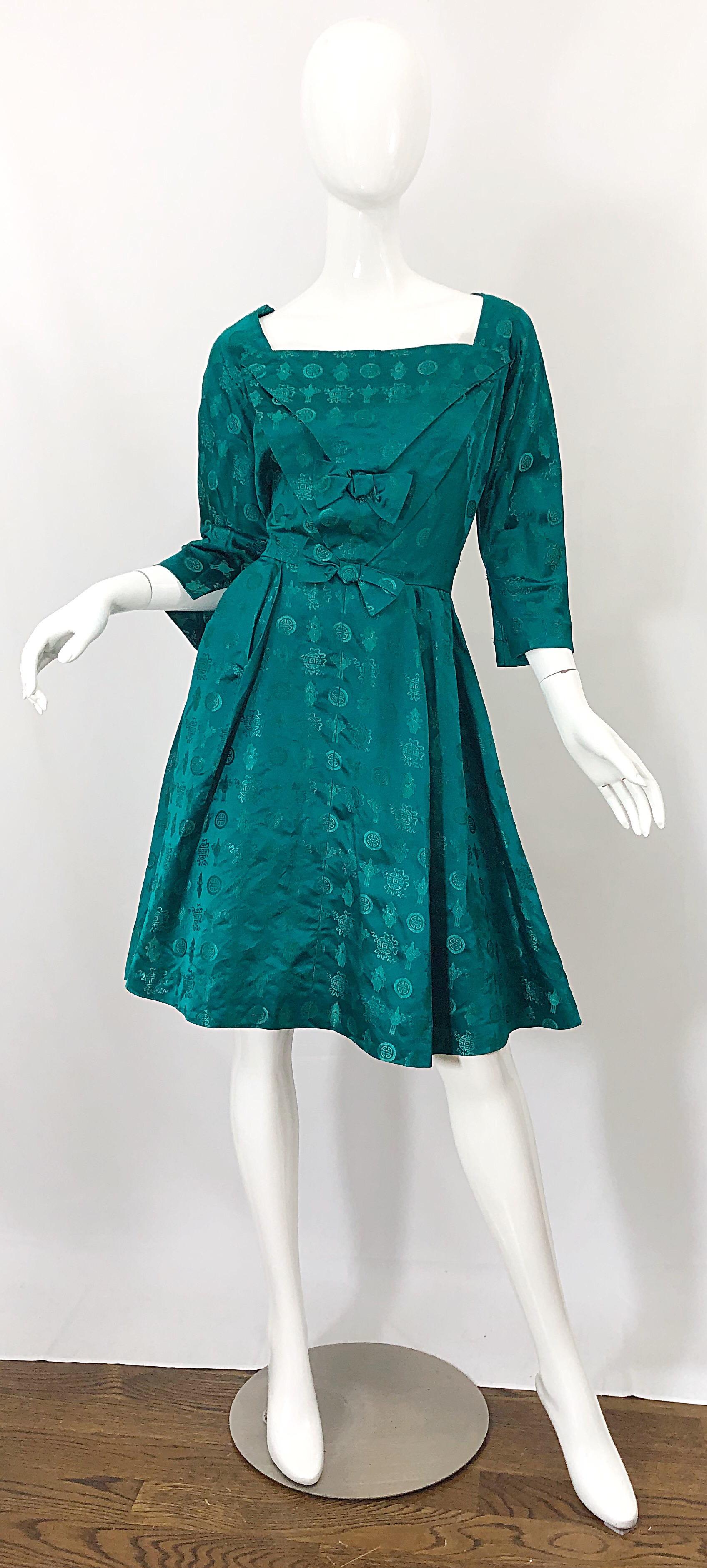 Beautiful 1950s Emerald Green Asian Themed Silk 3/4 Sleeves Fit N' Flare Dress For Sale 7