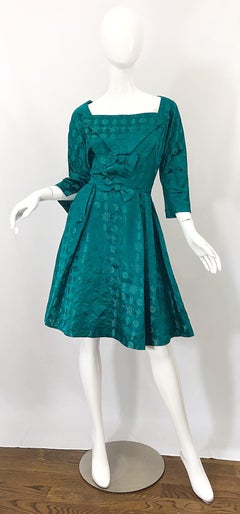 Beautiful 1950s Emerald Green Asian Themed Silk 3/4 Sleeves Fit N' Flare Dress