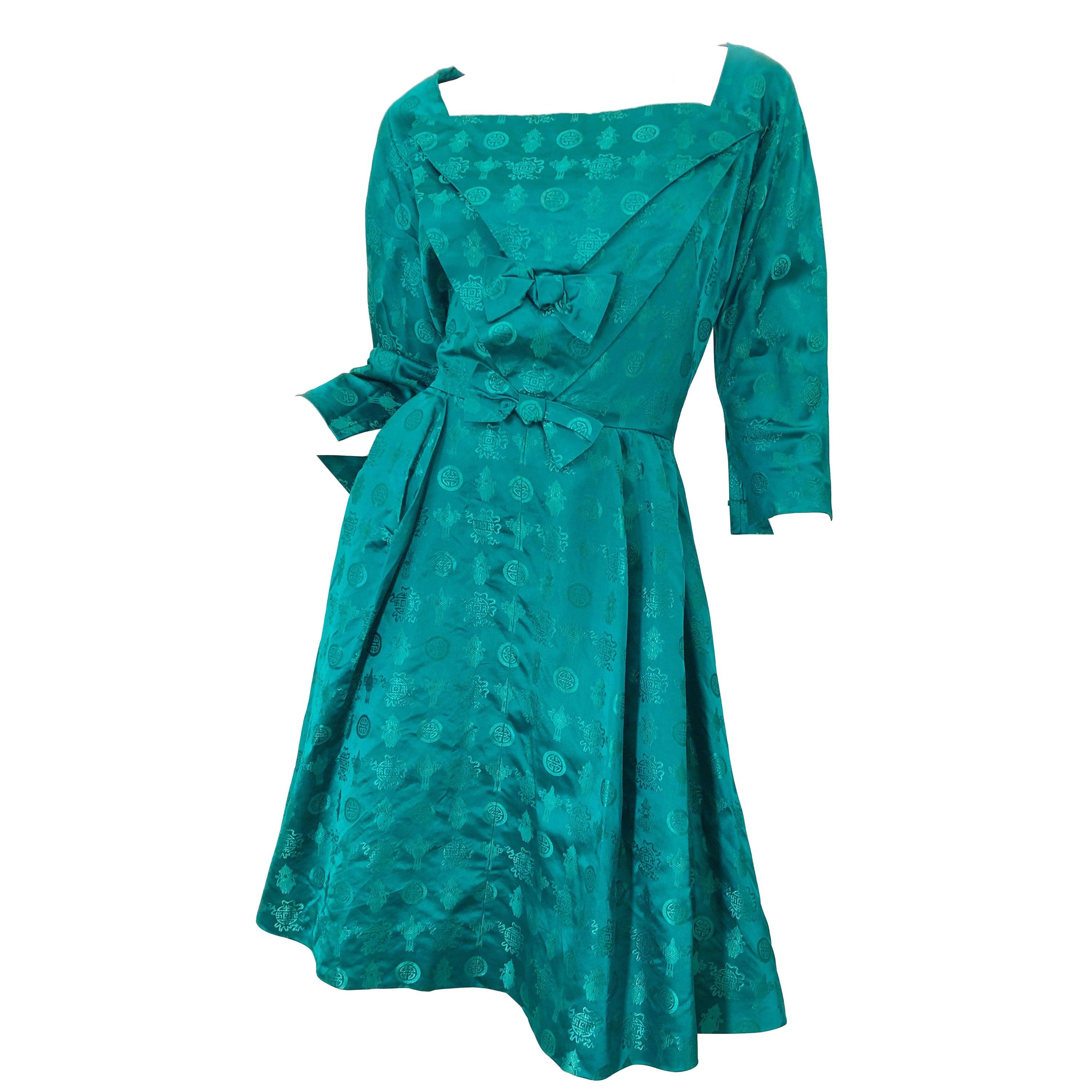 Beautiful 1950s Emerald Green Asian Themed Silk 3/4 Sleeves Fit N' Flare Dress For Sale