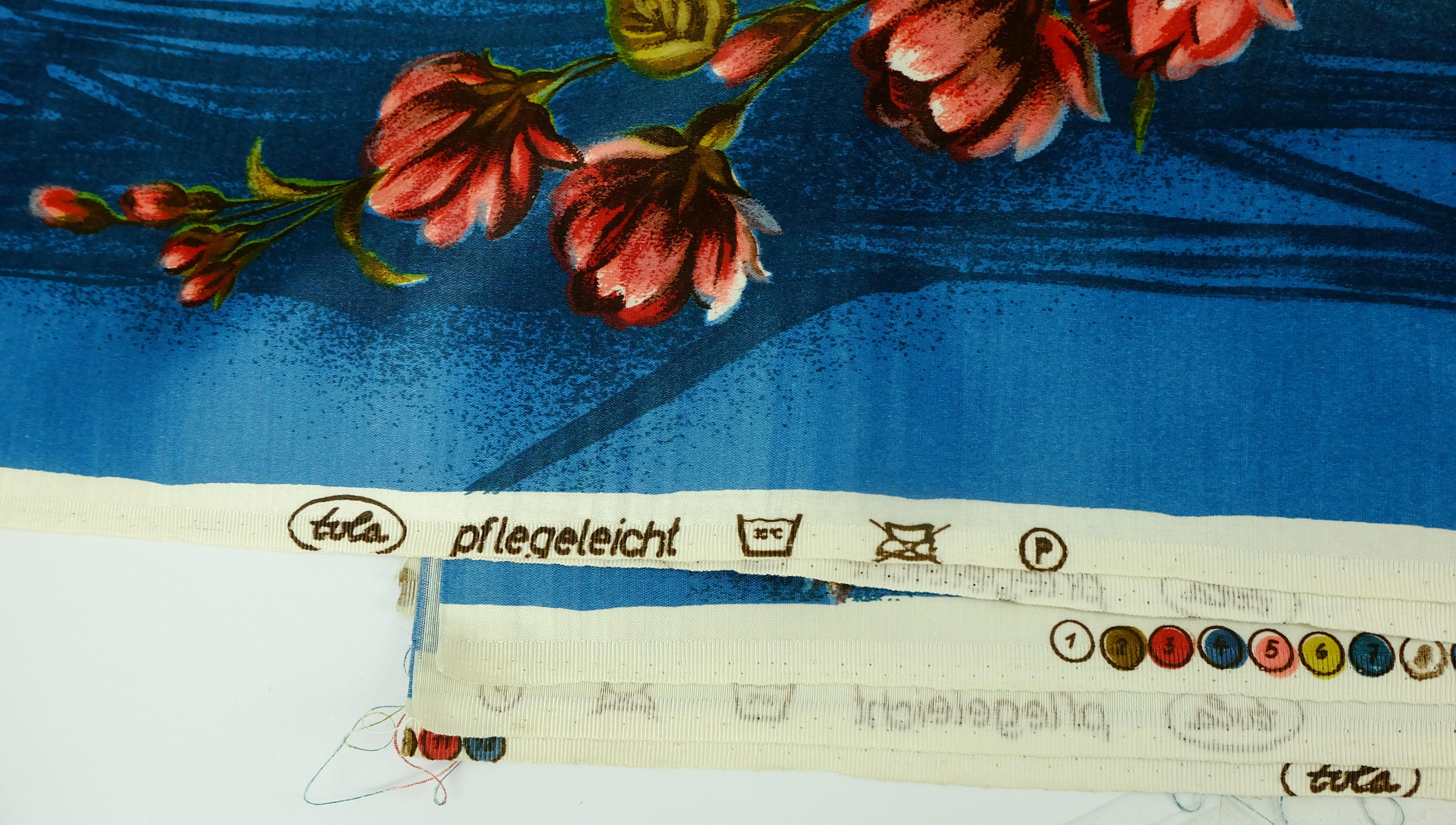 beautiful 1950s FABRIC curtain fabric satin with floral pattern 2 panels of 94 1 For Sale 1