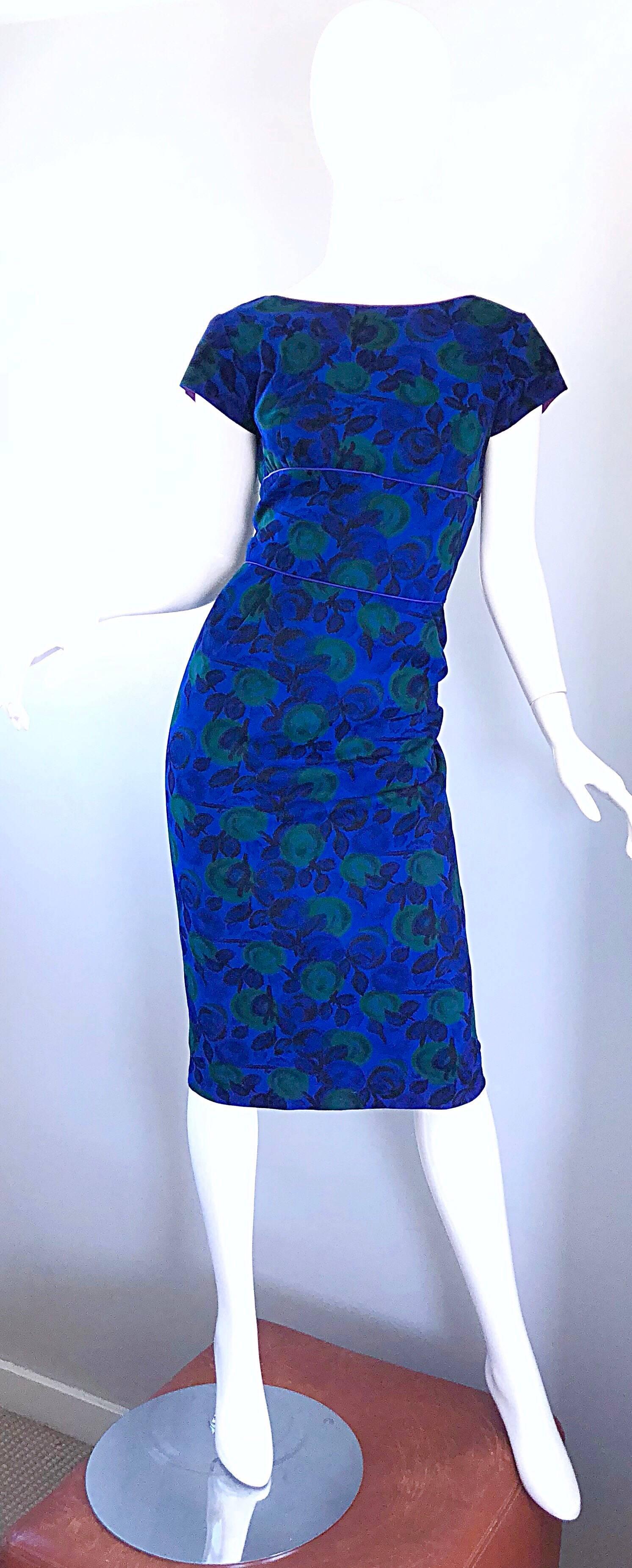 Bleu Magnifique robe en laine des années 50 à imprimé de fruits bleu et vert. en vente