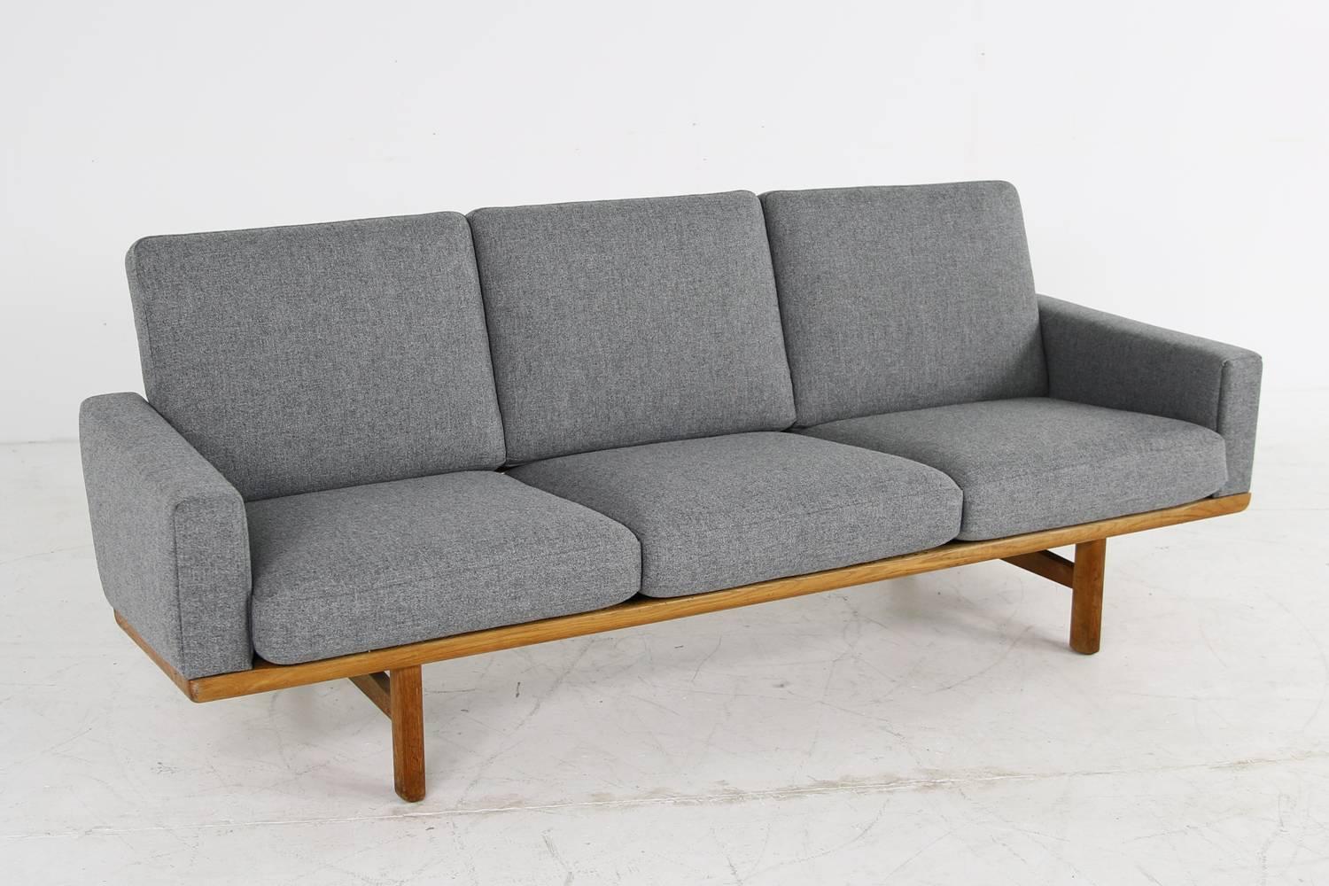 Mid-Century Modern Beautiful 1950s Hans J. Wegner Sofa GE 236-3 Oak & New Upholstery GETAMA Denmark