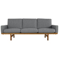 Beautiful 1950s Hans J. Wegner Sofa GE 236-3 Oak & New Upholstery GETAMA Denmark