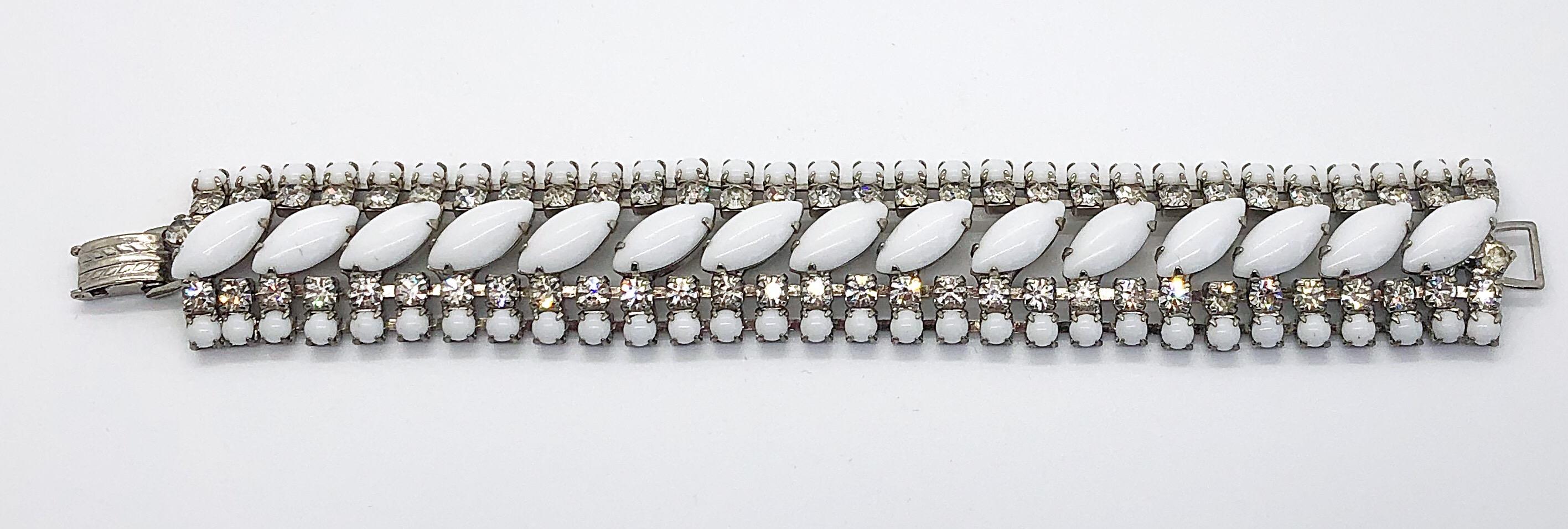 Beautiful 1960s Rhinestone White and Silver Vintage 60s Cuff Bracelet  For Sale 3