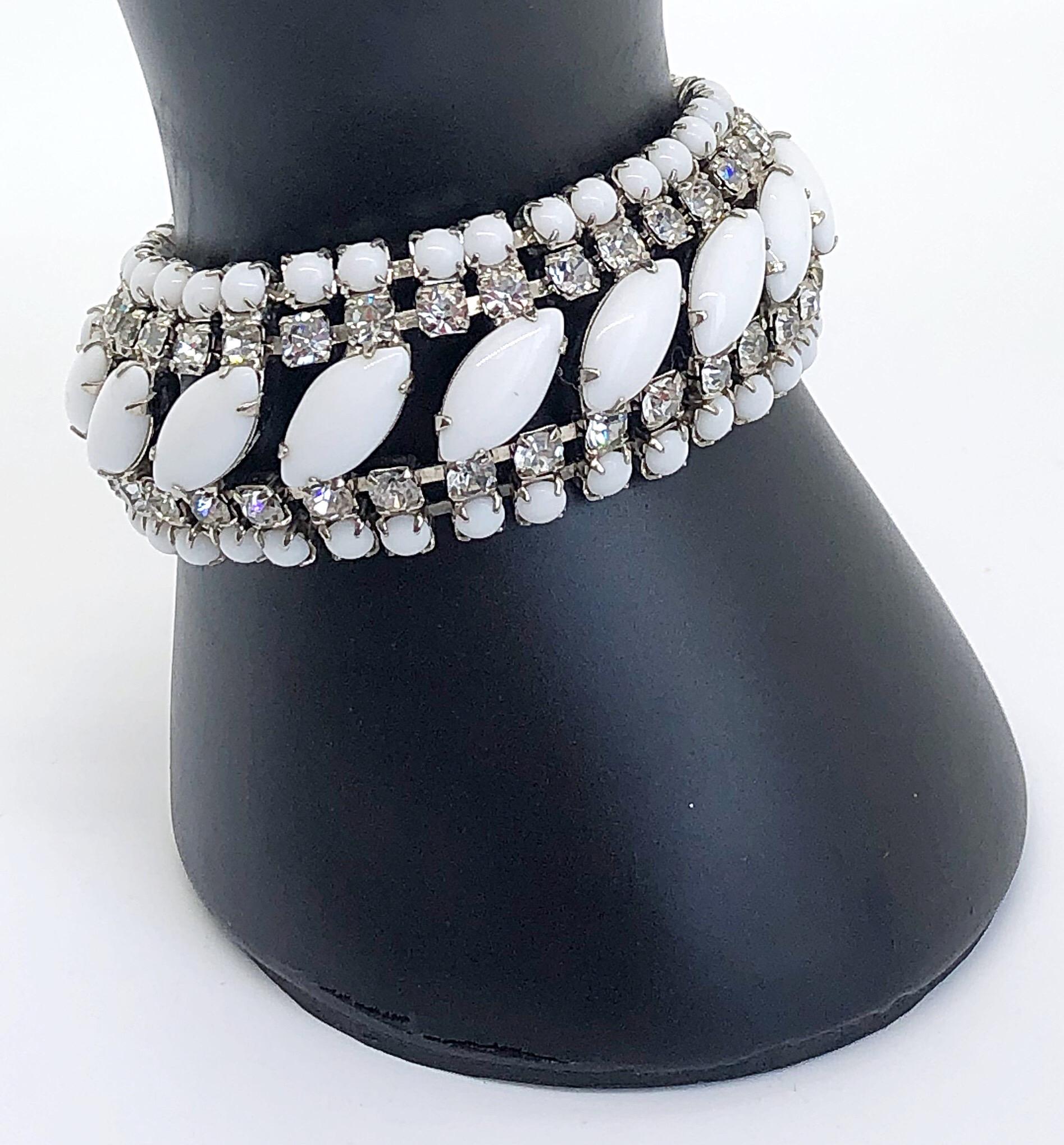 Beautiful 1960s Rhinestone White and Silver Vintage 60s Cuff Bracelet  For Sale 8