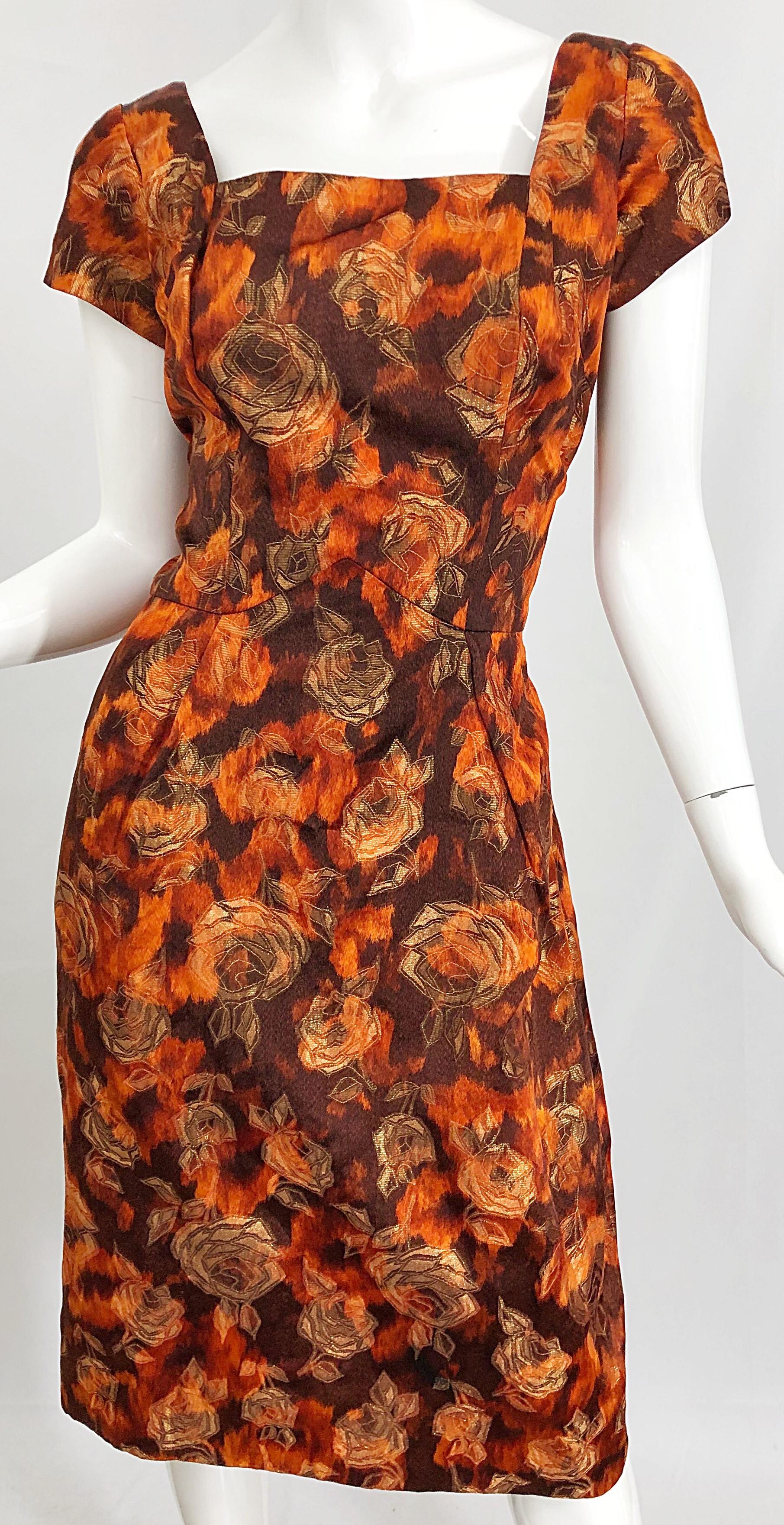 Magnifique robe et veste en brocart de soie marron, orange et doré à imprimé rose des années 1950 en vente 1