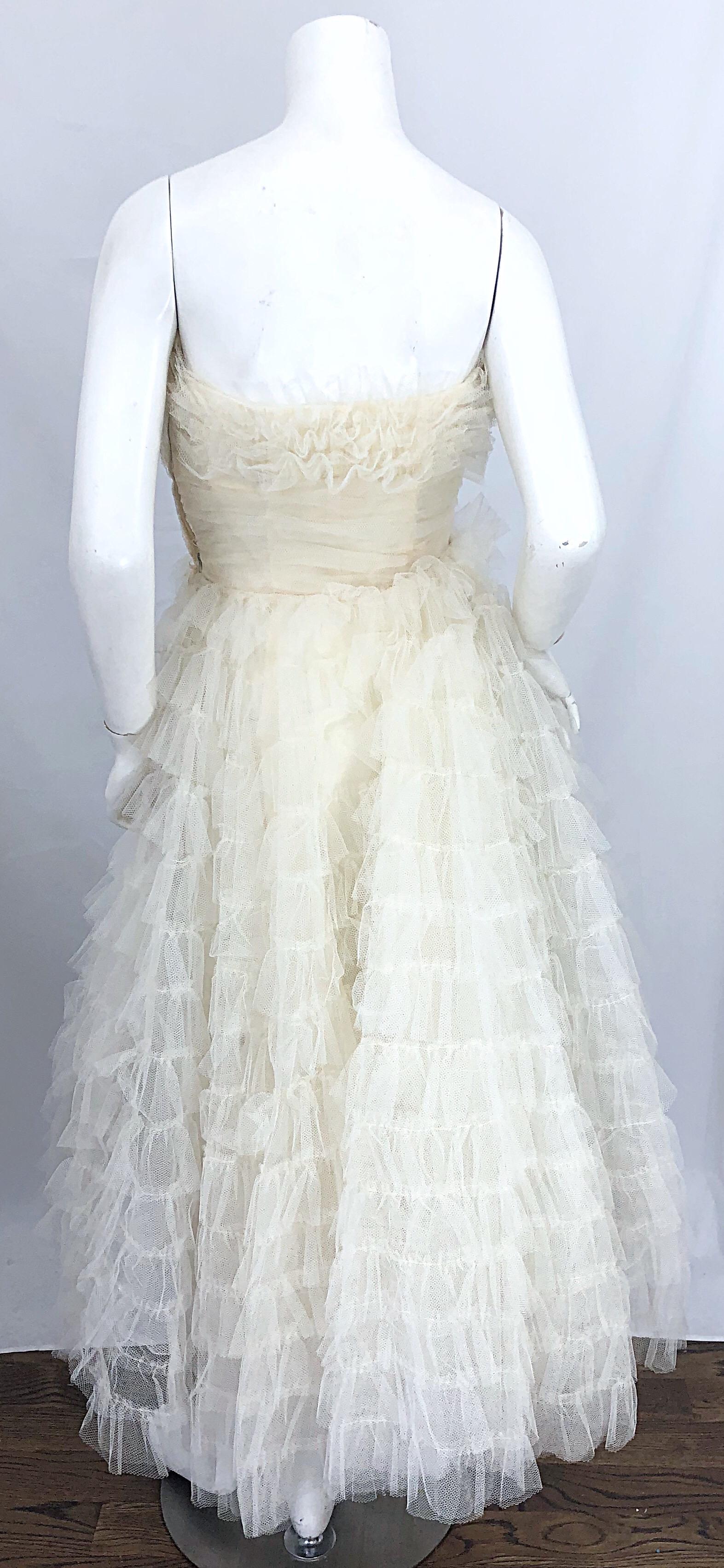 Schönes 1950er Weißes trägerloses Vintage 50er Jahre gestuftes Kleid aus Tüll Demi Couture im Angebot 6