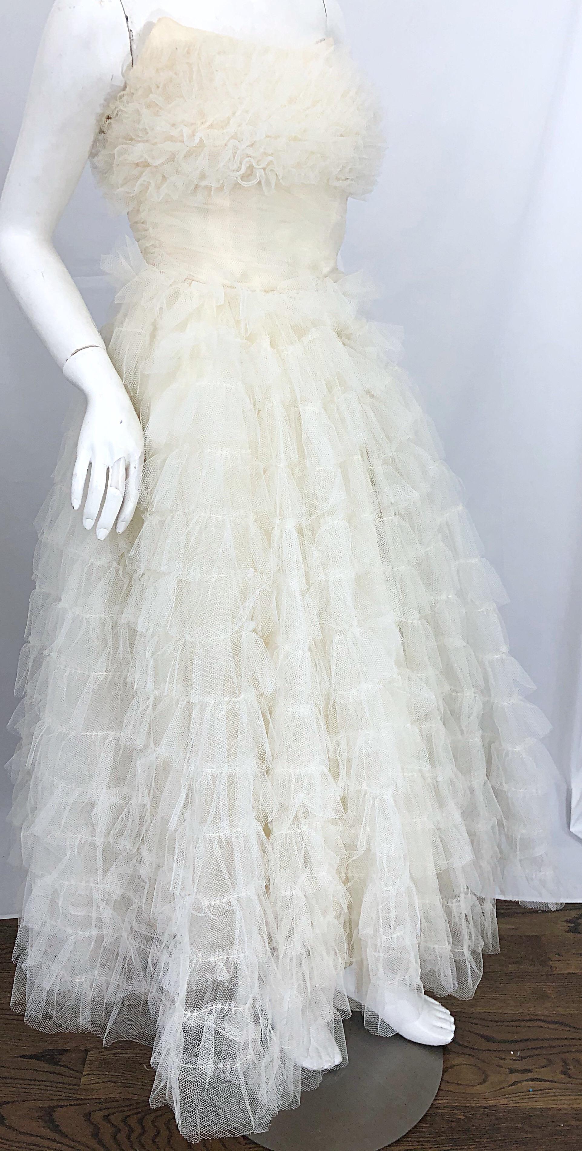 Schönes 1950er Weißes trägerloses Vintage 50er Jahre gestuftes Kleid aus Tüll Demi Couture Damen im Angebot