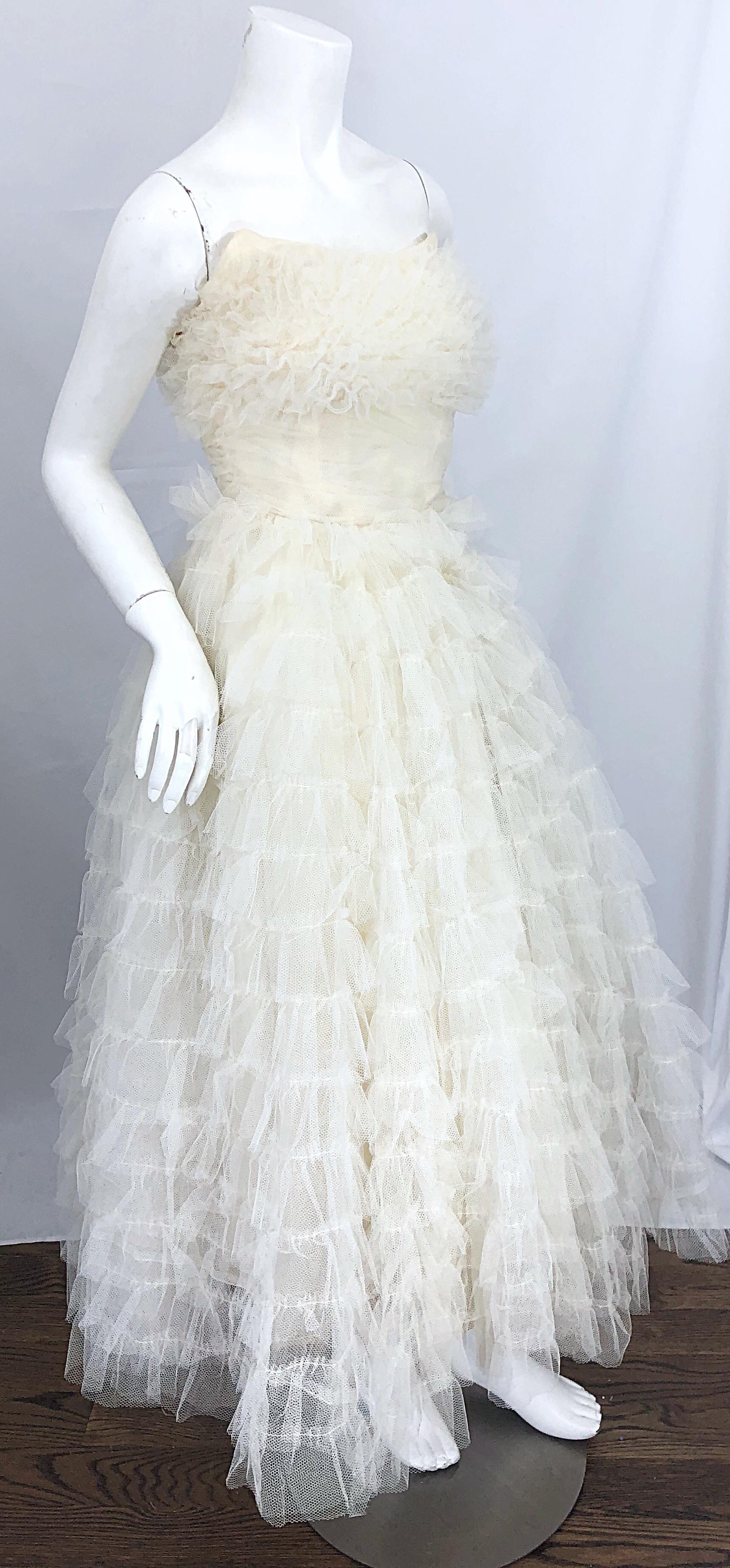 XS Beautiful 1950s White Tulle Demi Couture Strapless Vintage 50s Tiered Gown In Excellent Condition For Sale In San Diego, CA