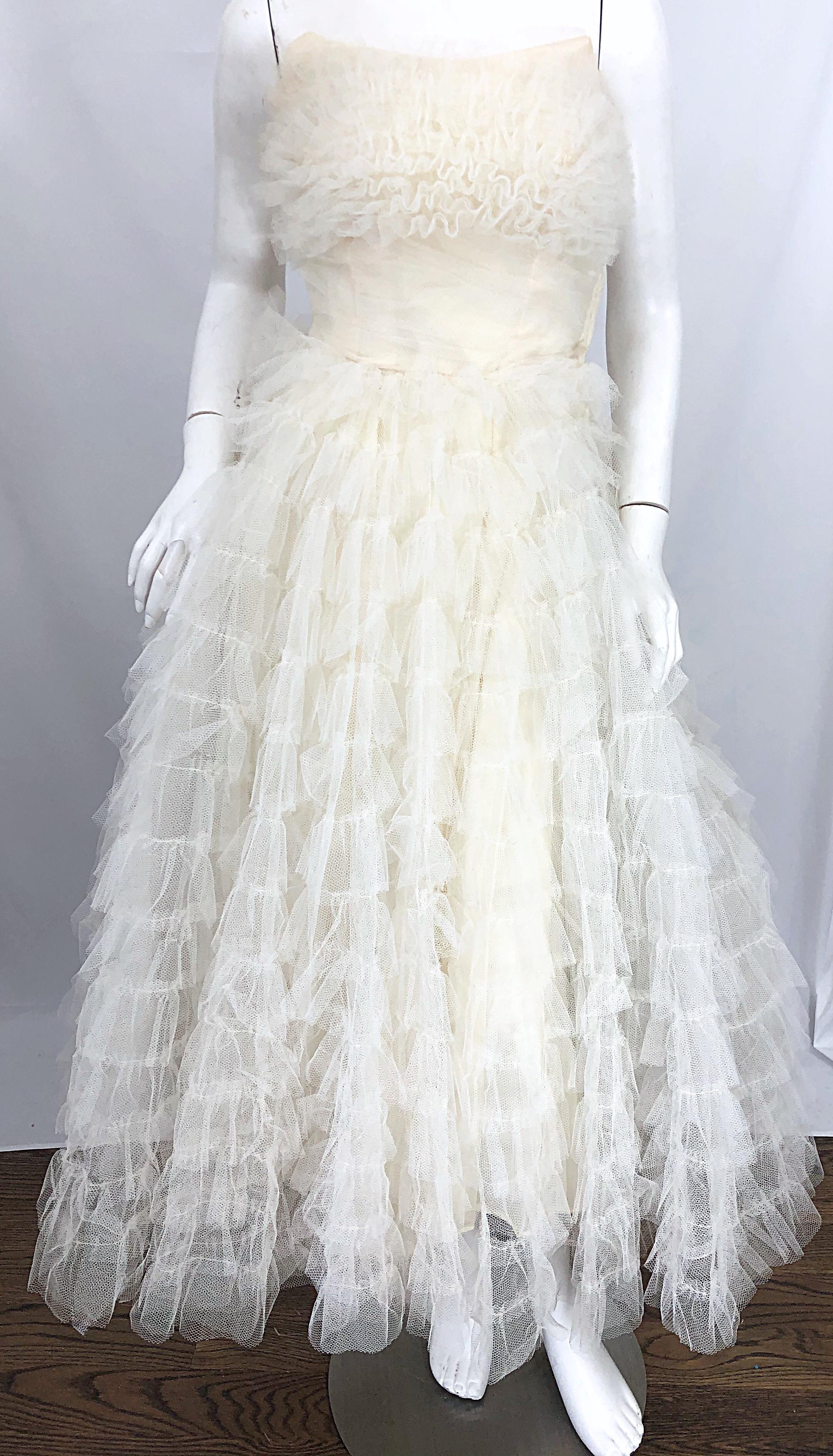 Schönes 1950er Weißes trägerloses Vintage 50er Jahre gestuftes Kleid aus Tüll Demi Couture im Angebot 3